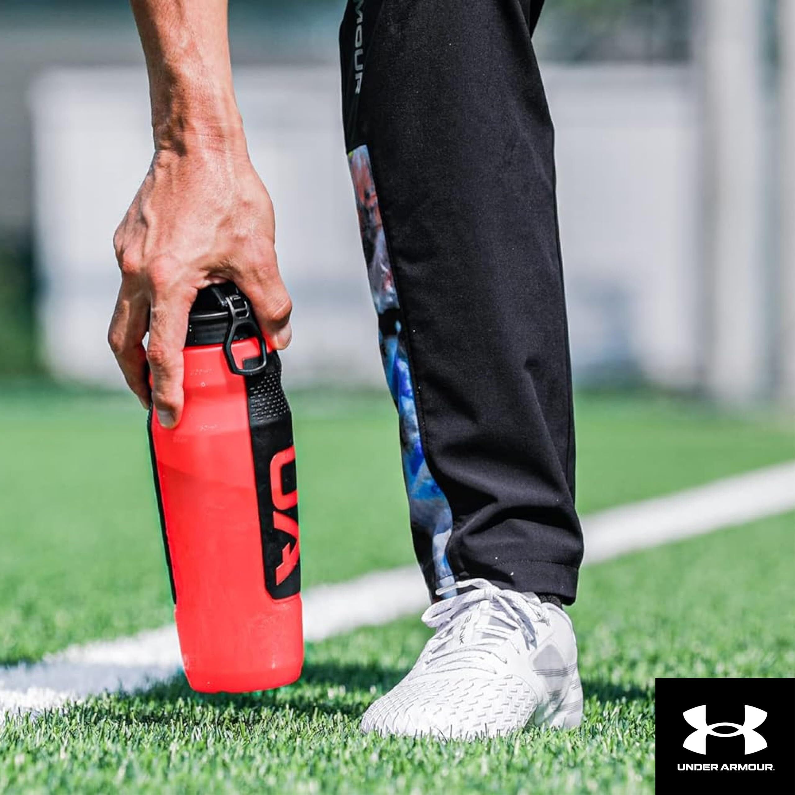 Under Armour 32oz Playmaker Squeeze Cerise