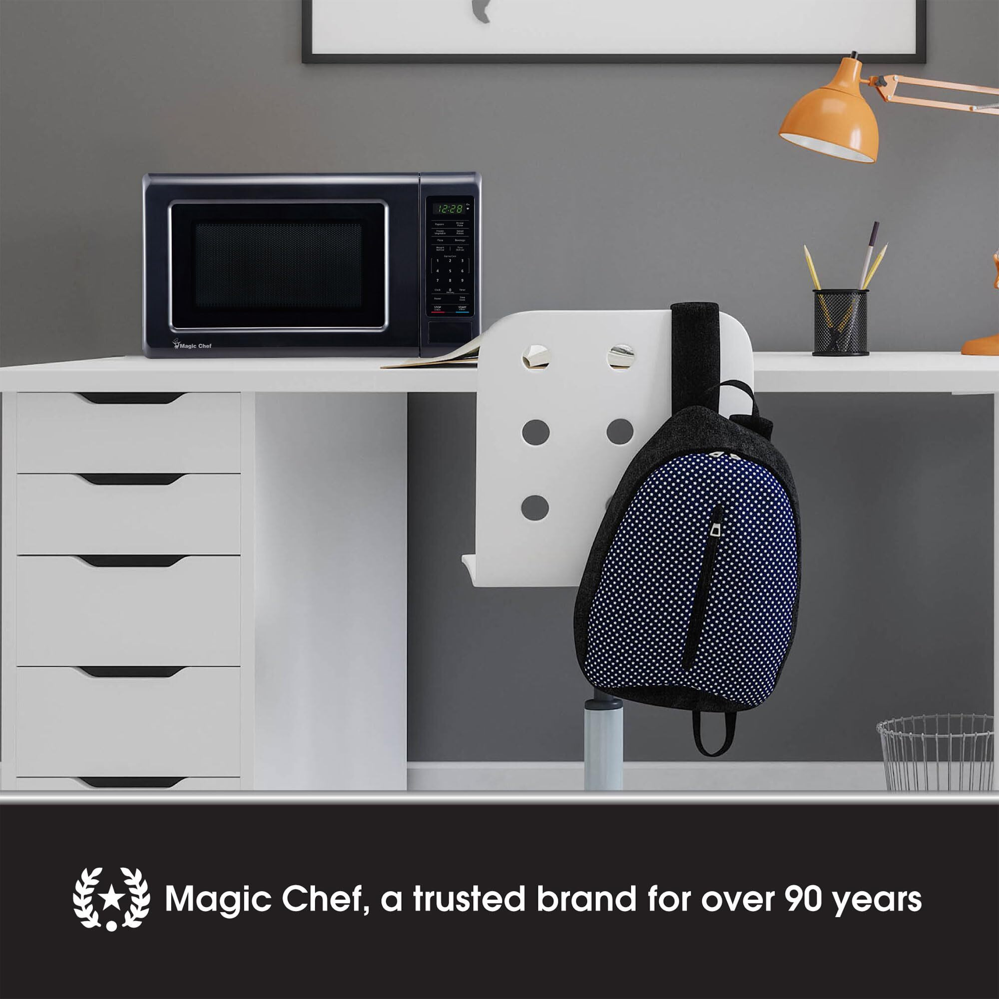 0.7 Cu Ft Countertop 700 Watt Digital Touch
