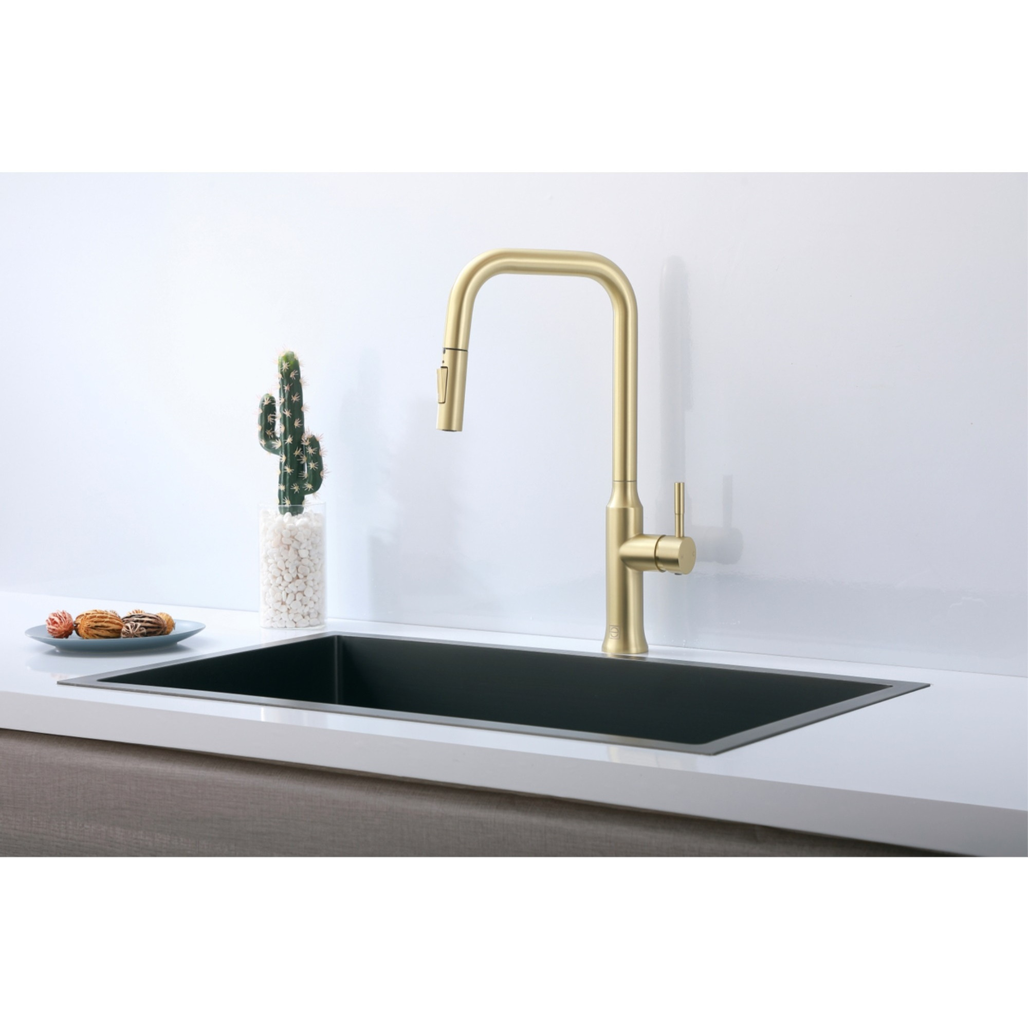 Noor Single Handle Pull Down Sprayer Kitchen Faucet in Brushed Gold
