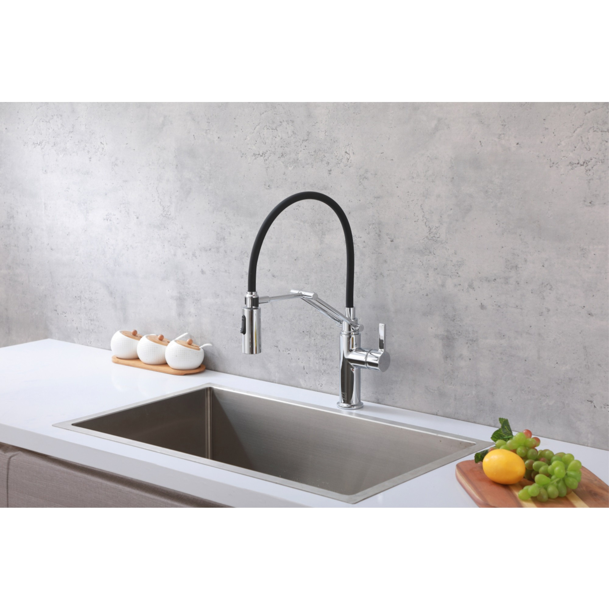 Leonardo Single Handle Pull Down Sprayer Kitchen Faucet in Chrome