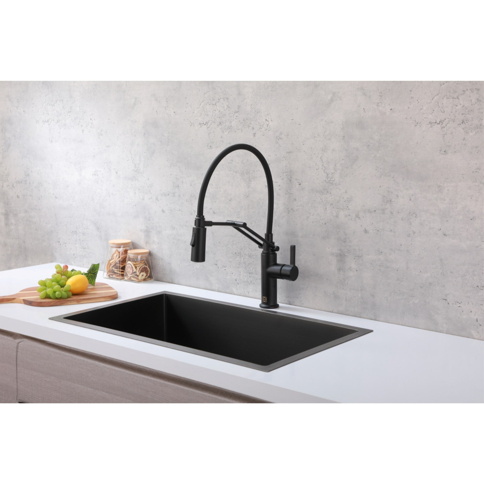 Leonardo Single Handle Pull Down Sprayer Kitchen Faucet in Matte Black