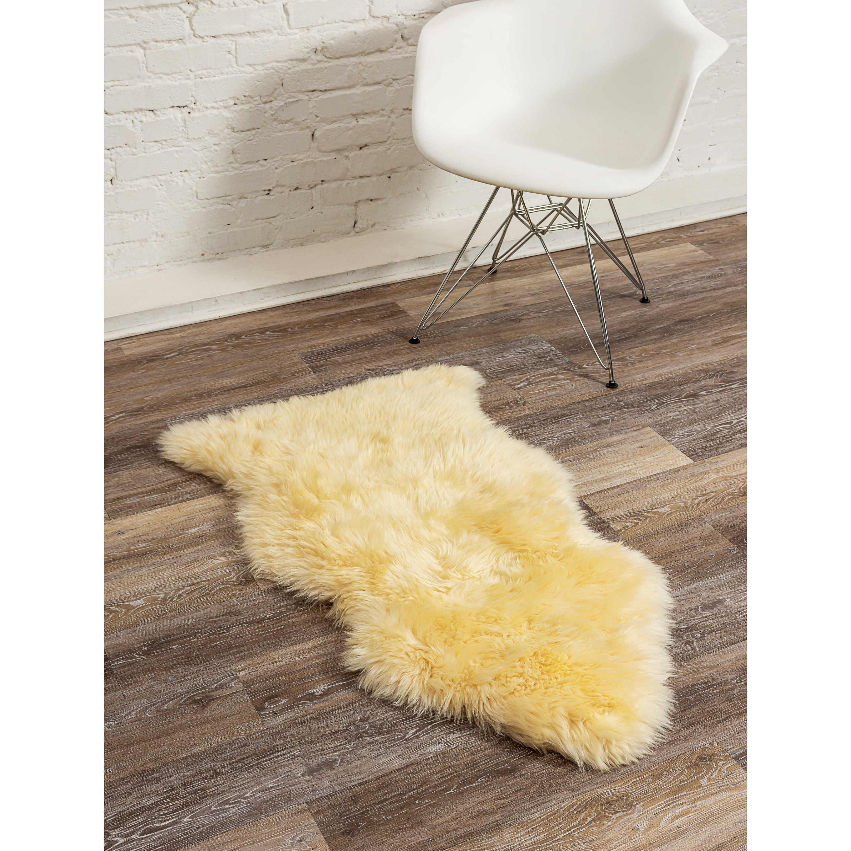 2' X 3' Cream New Zealand Natural Sheepskin Rug