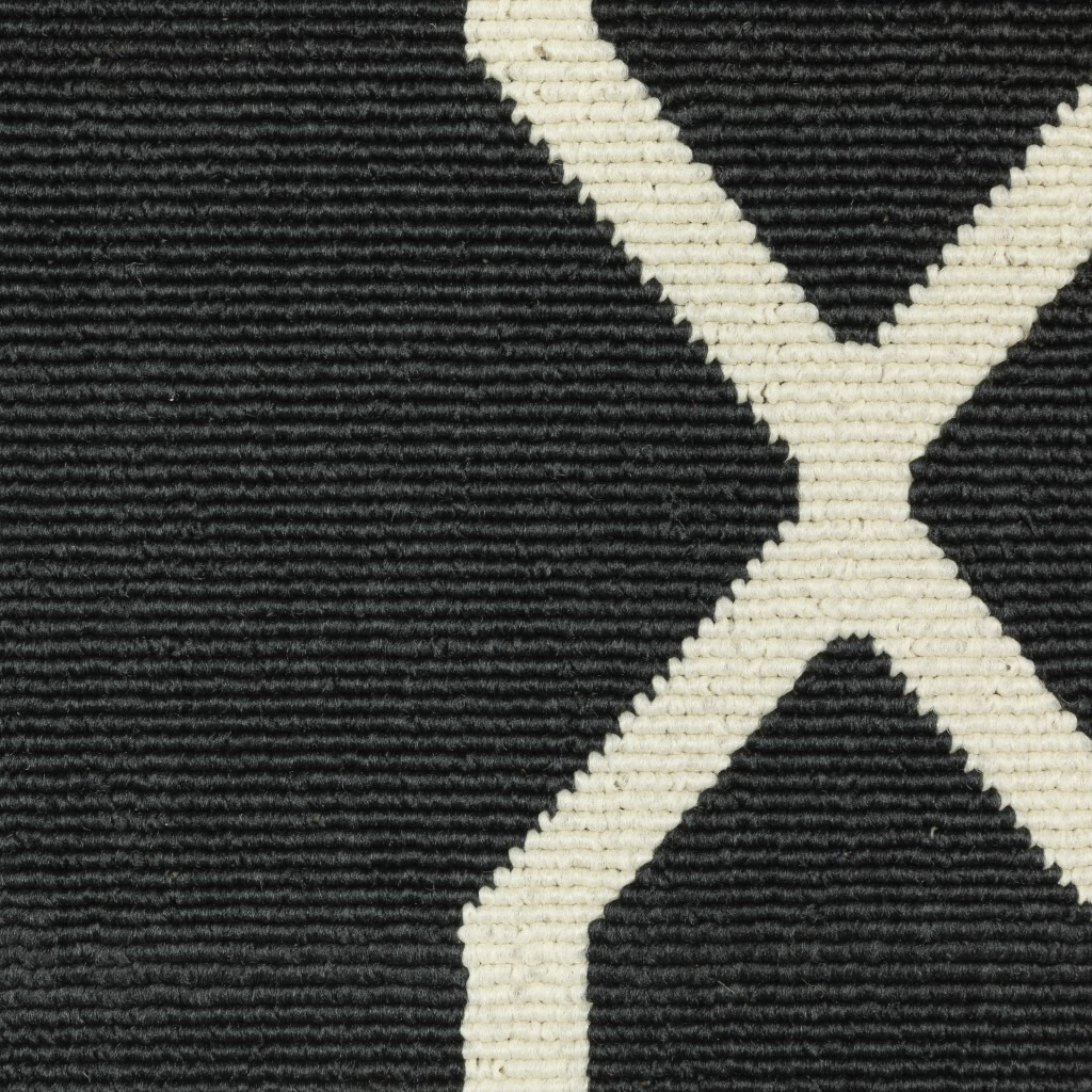 7X10 Black And Ivory Trellis Indoor Outdoor Area Rug