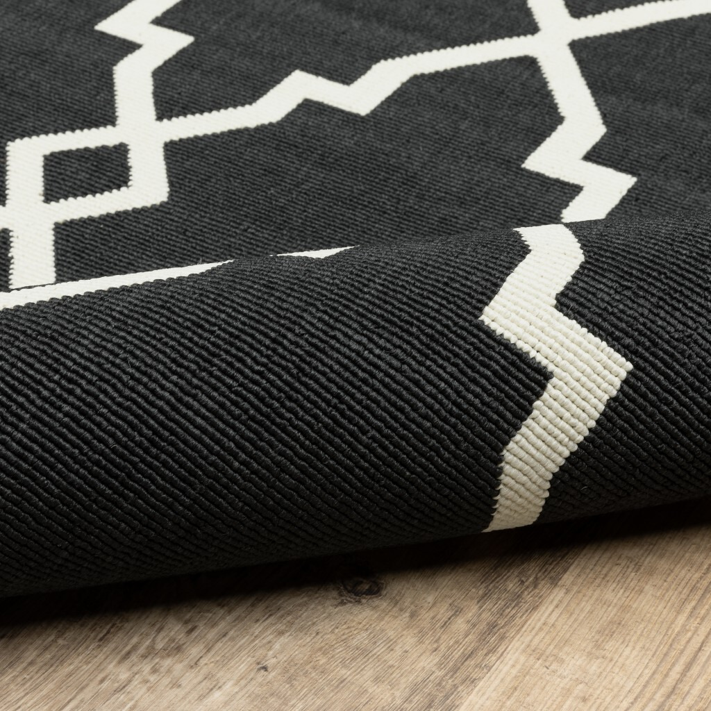 7X10 Black And Ivory Trellis Indoor Outdoor Area Rug