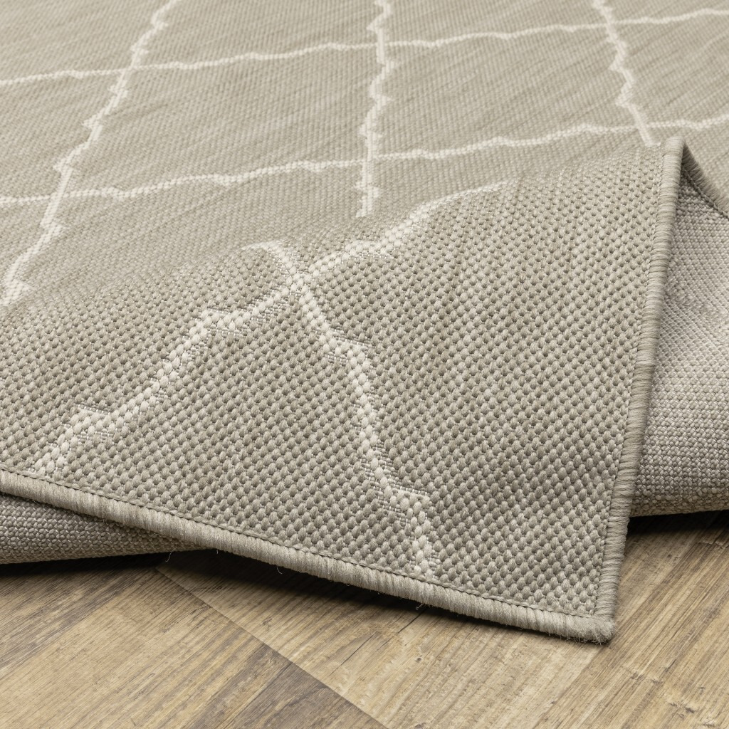 7X9 Gray And Ivory Trellis Indoor Outdoor Area Rug