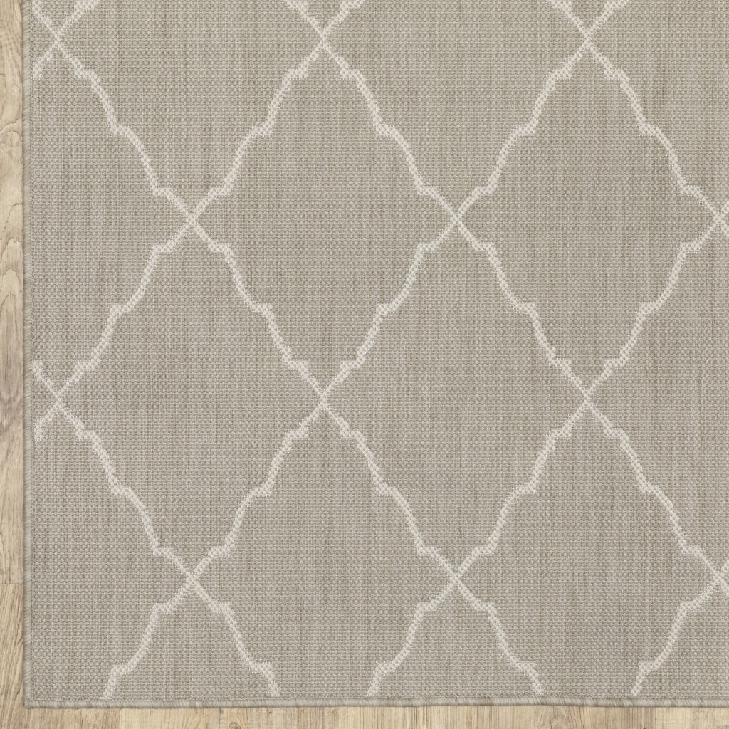 7X9 Gray And Ivory Trellis Indoor Outdoor Area Rug