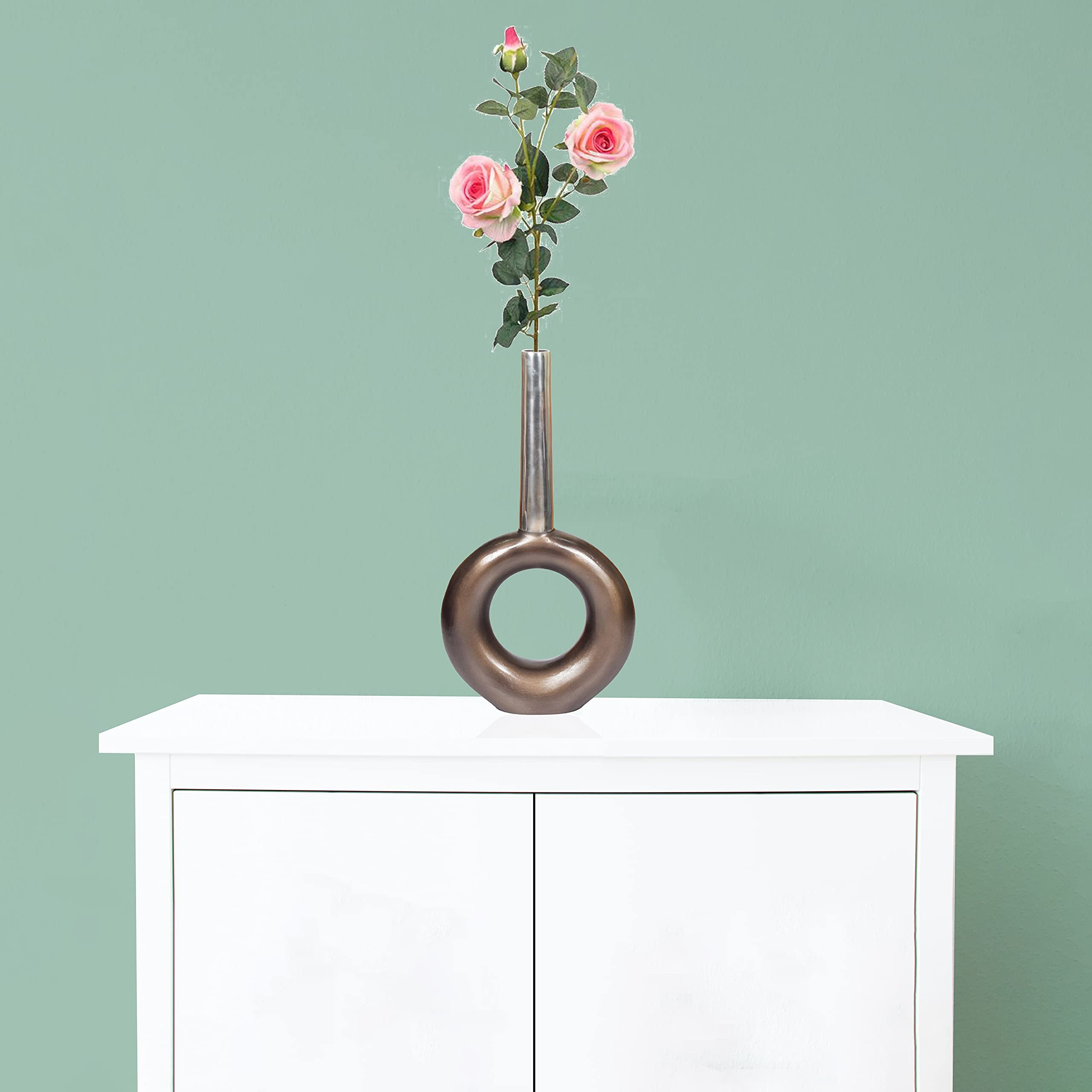 Uniquewise QI004132 2275 x 125 x 4 in Decorative centerpiece Two Tone Aluminium-casted Table Flower Vase  Brass