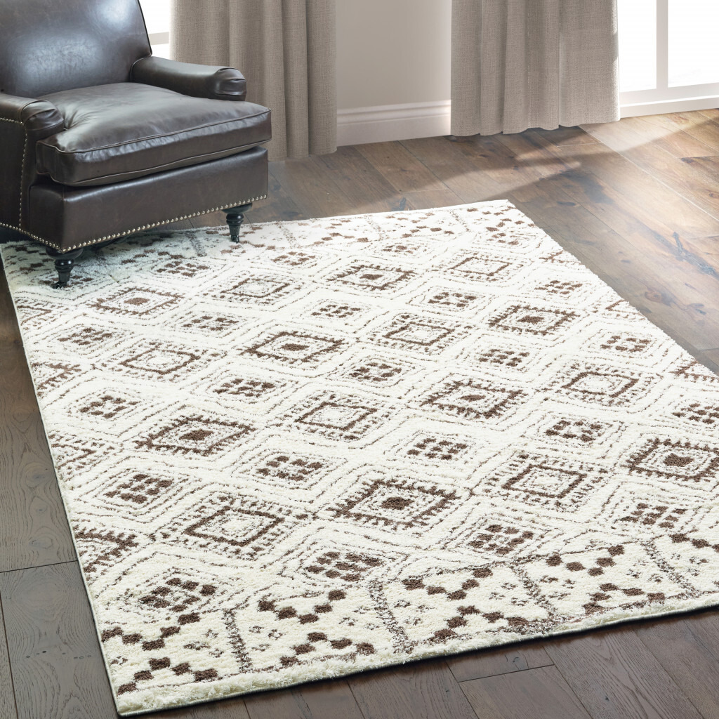 5 X 8 Ivory And Brown geometric Shag Power Loom Stain Resistant Area Rug