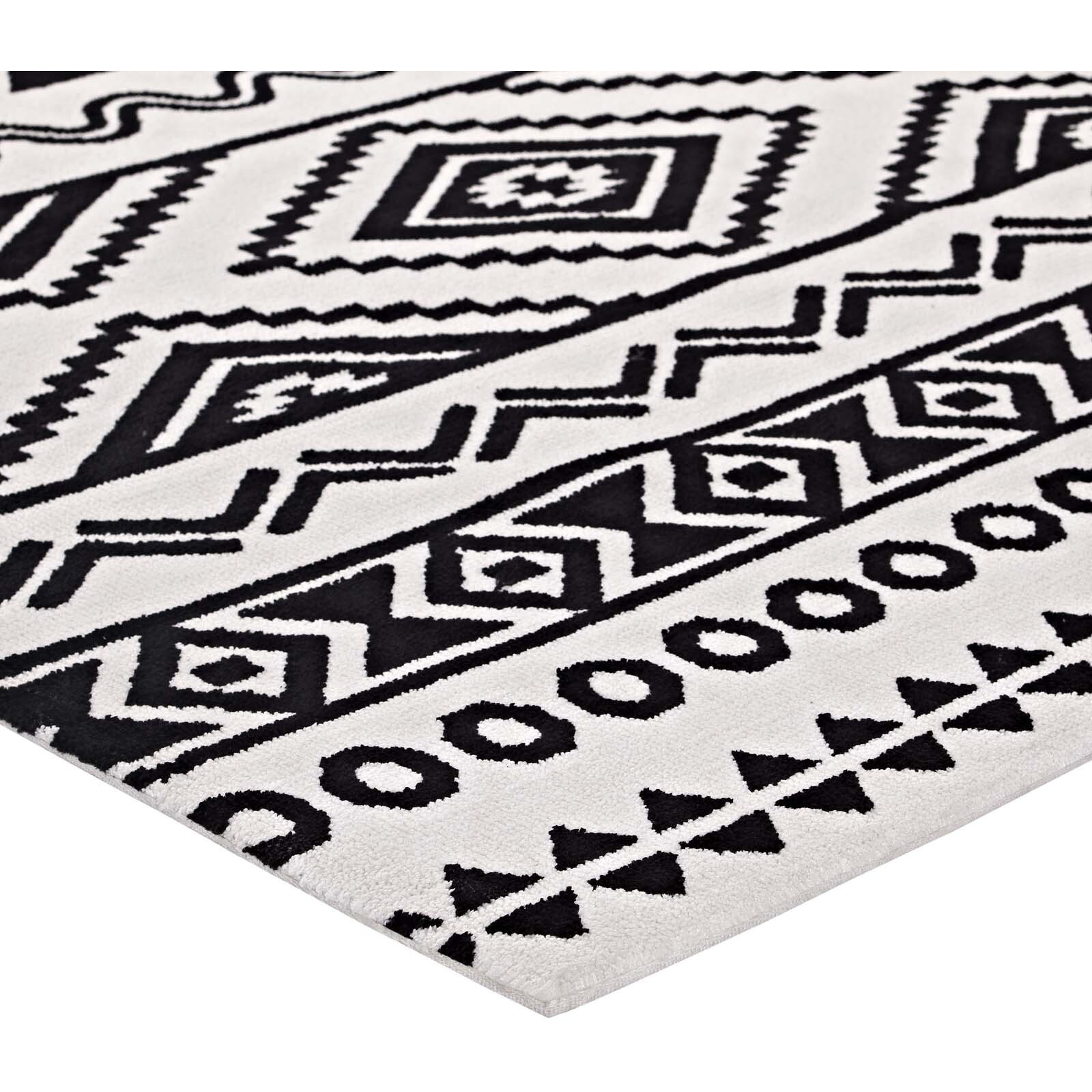 Haku Geometric Moroccan Tribal 8x10 Area Rug - Black and White