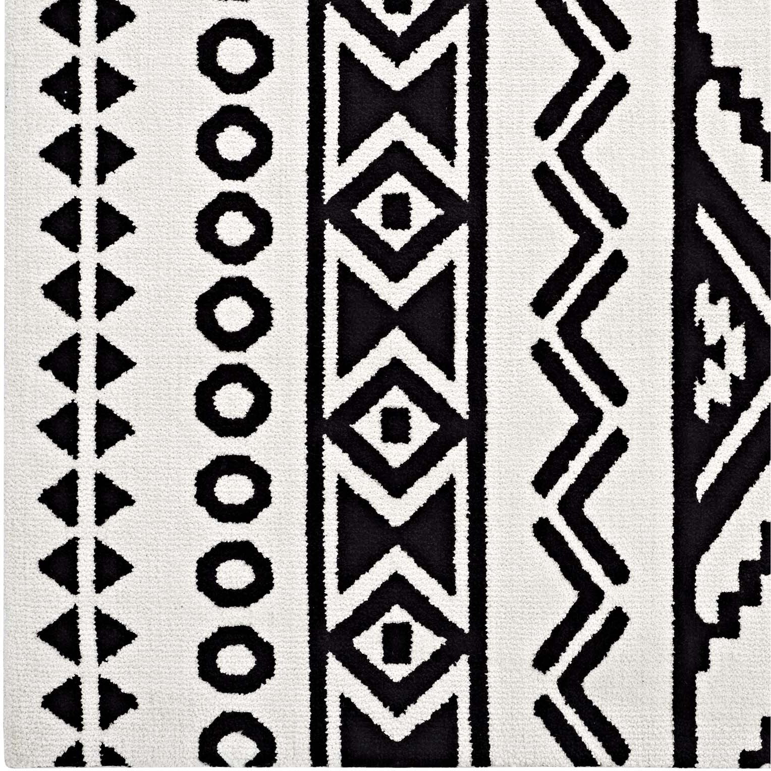 Haku Geometric Moroccan Tribal 8x10 Area Rug - Black and White