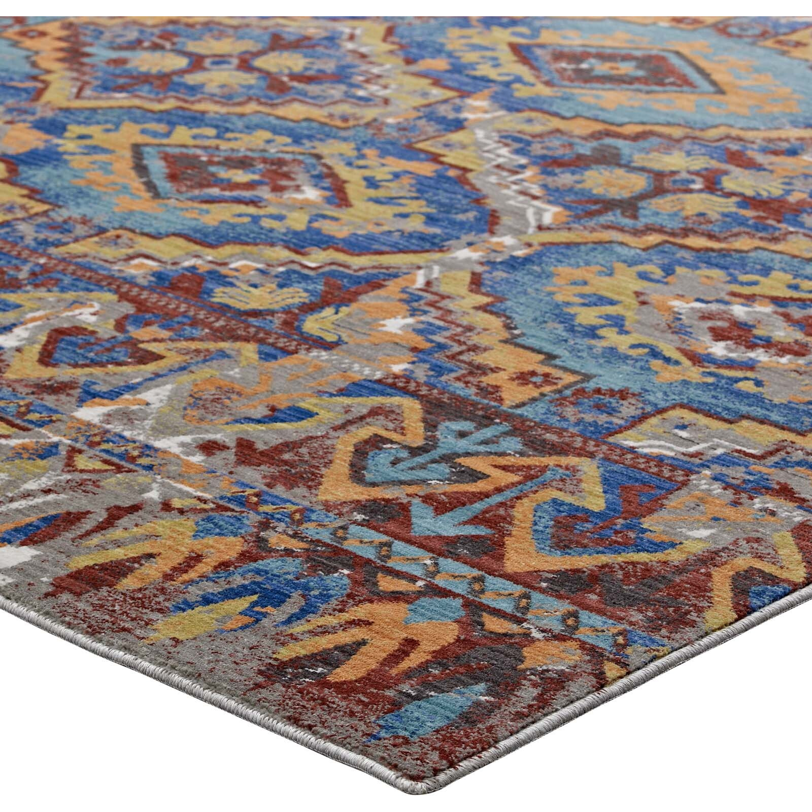 Centehua Distressed Southwestern Aztec 4x6 Area Rug - Multicolored
