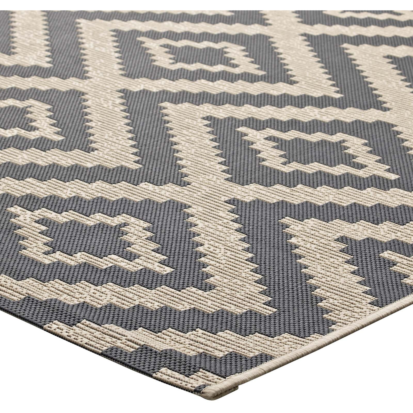 Jagged Geometric Diamond Trellis 8x10 Indoor and Outdoor Area Rug - Gray and Beige