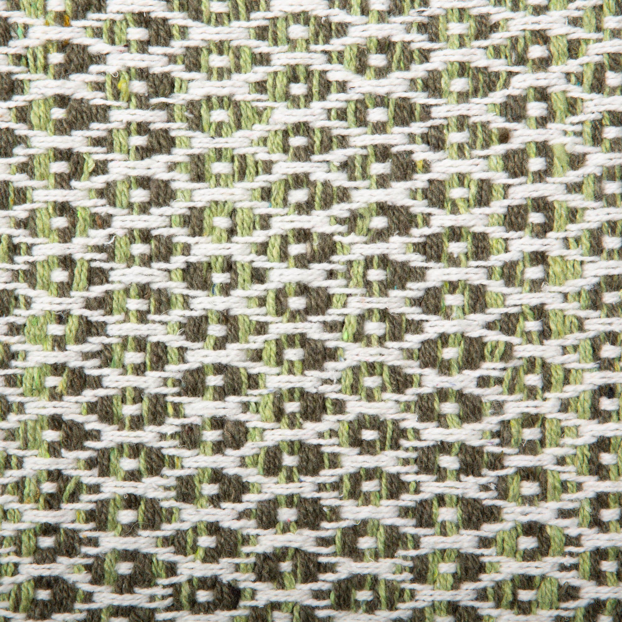 DII Artichoke Diamond Recycled Yarn Rug