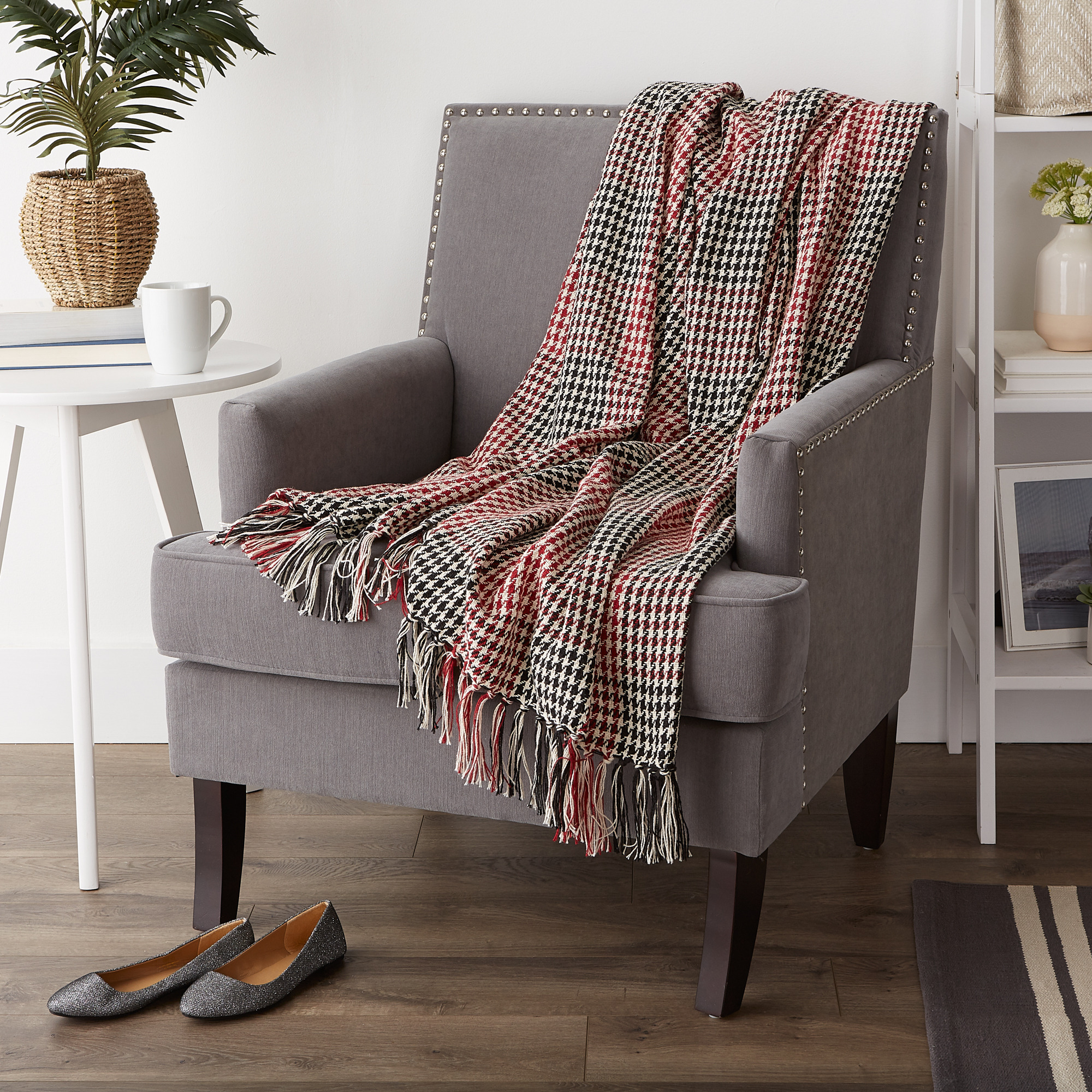 DII Red & Black Houndstooth Plaid Throw