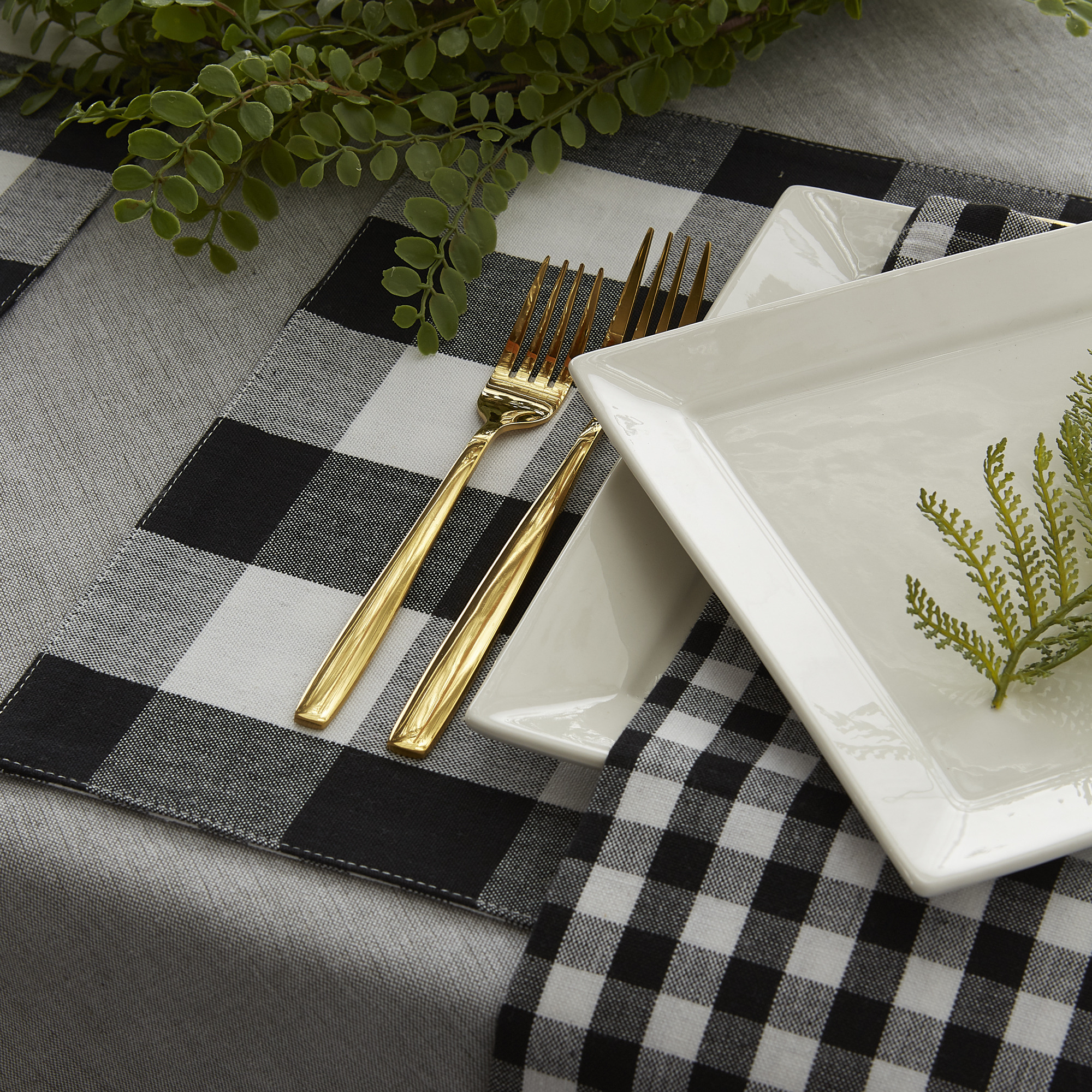 DII Black/White Reversible Gingham/Buffalo Check Placemat Set
