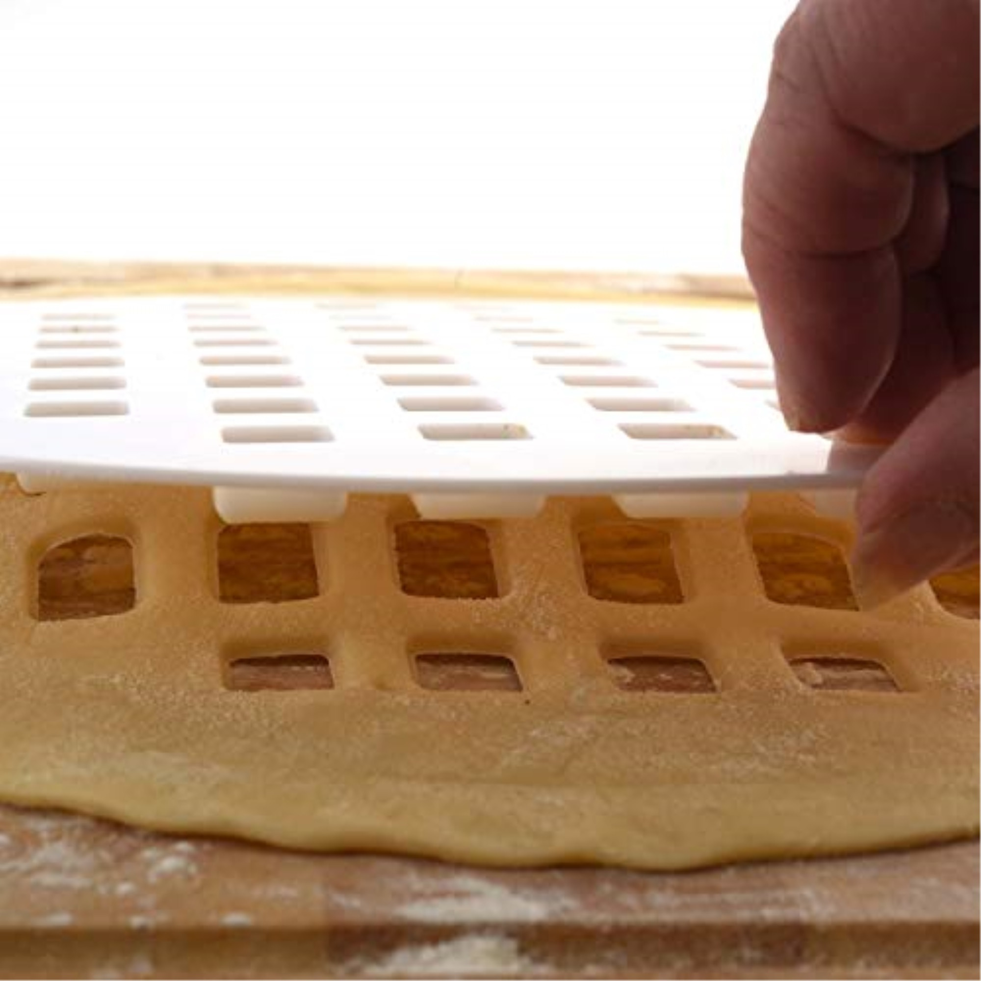 10" LATTICE PIE TOP CUTTER