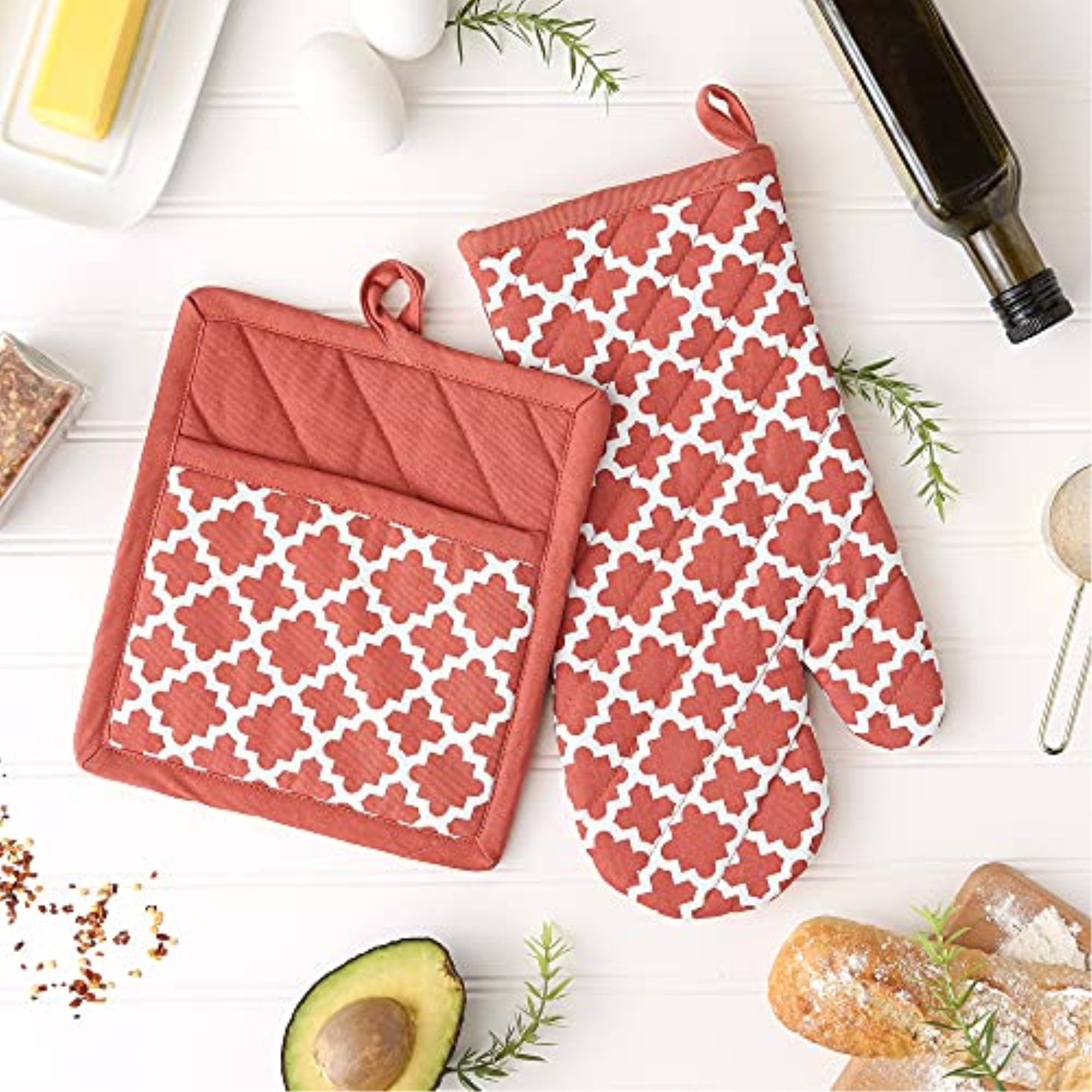 DII Vintage Red Lattice Oven Mitt And Potholder Set