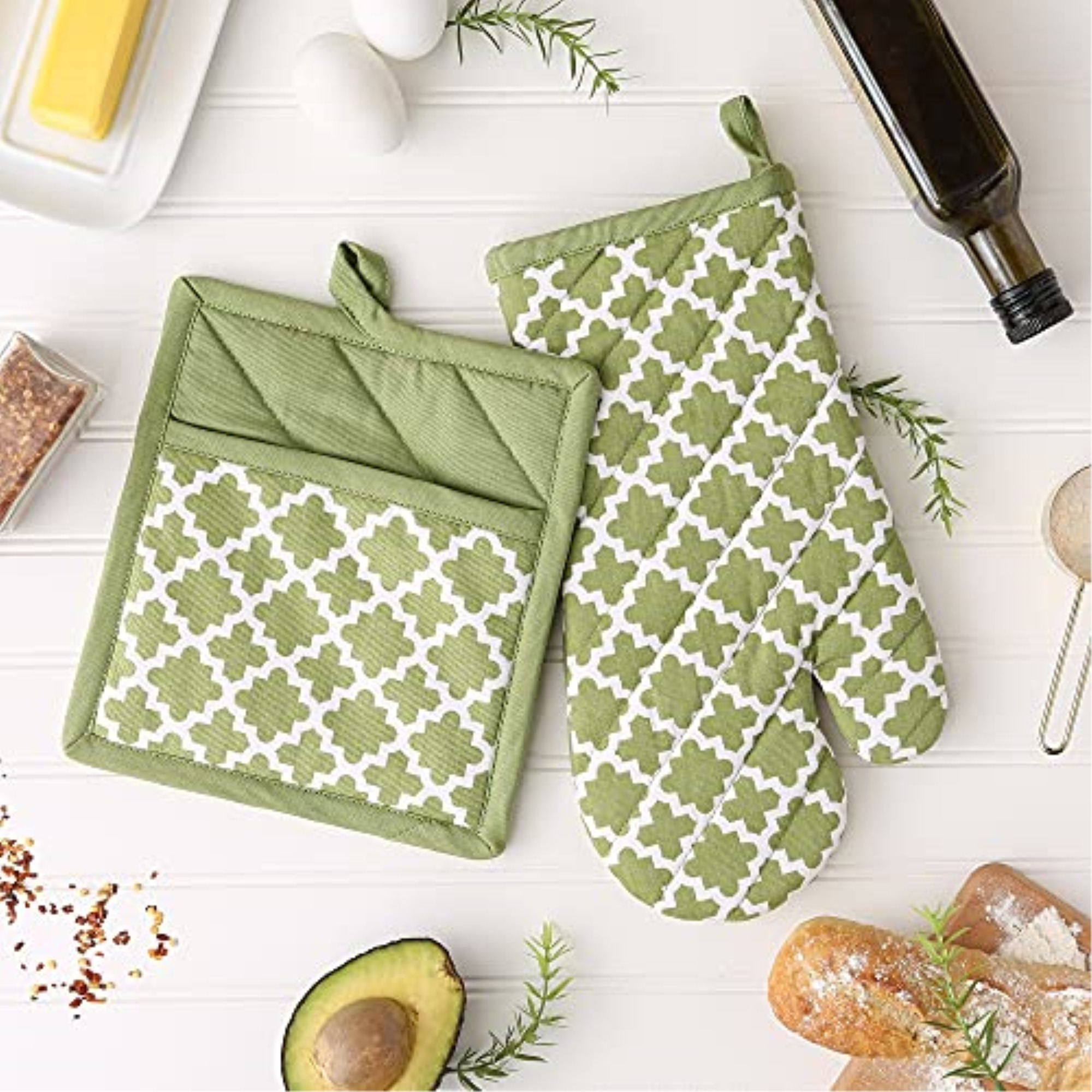 DII Antique Green Lattice Oven Mitt And Potholder Set
