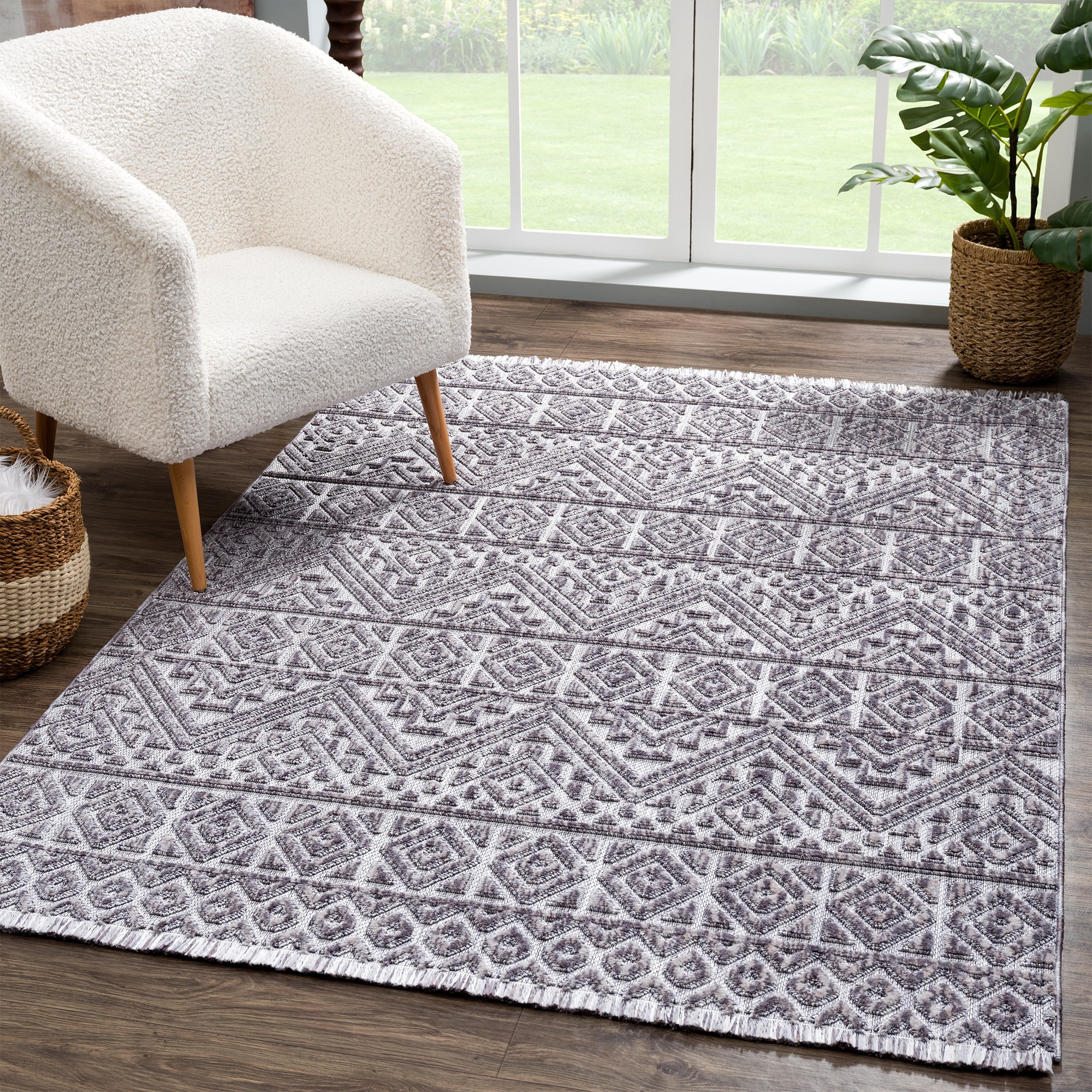 United Weavers Chelsea Kane Smoke Area Rug 5'3" x 7'2"