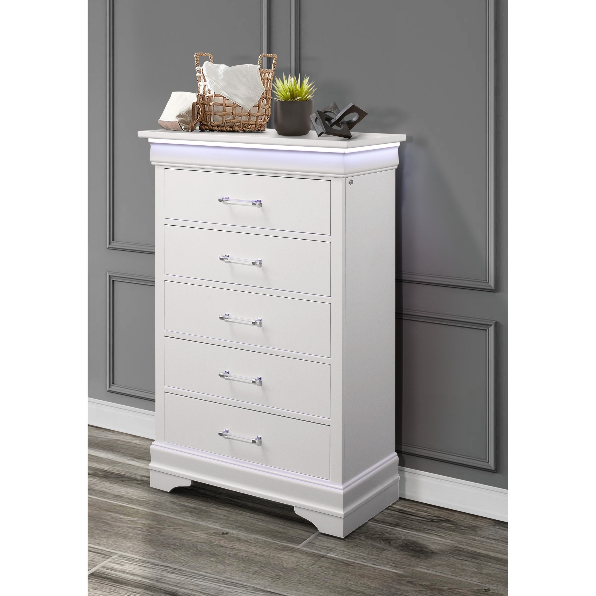 Charlie White Chest