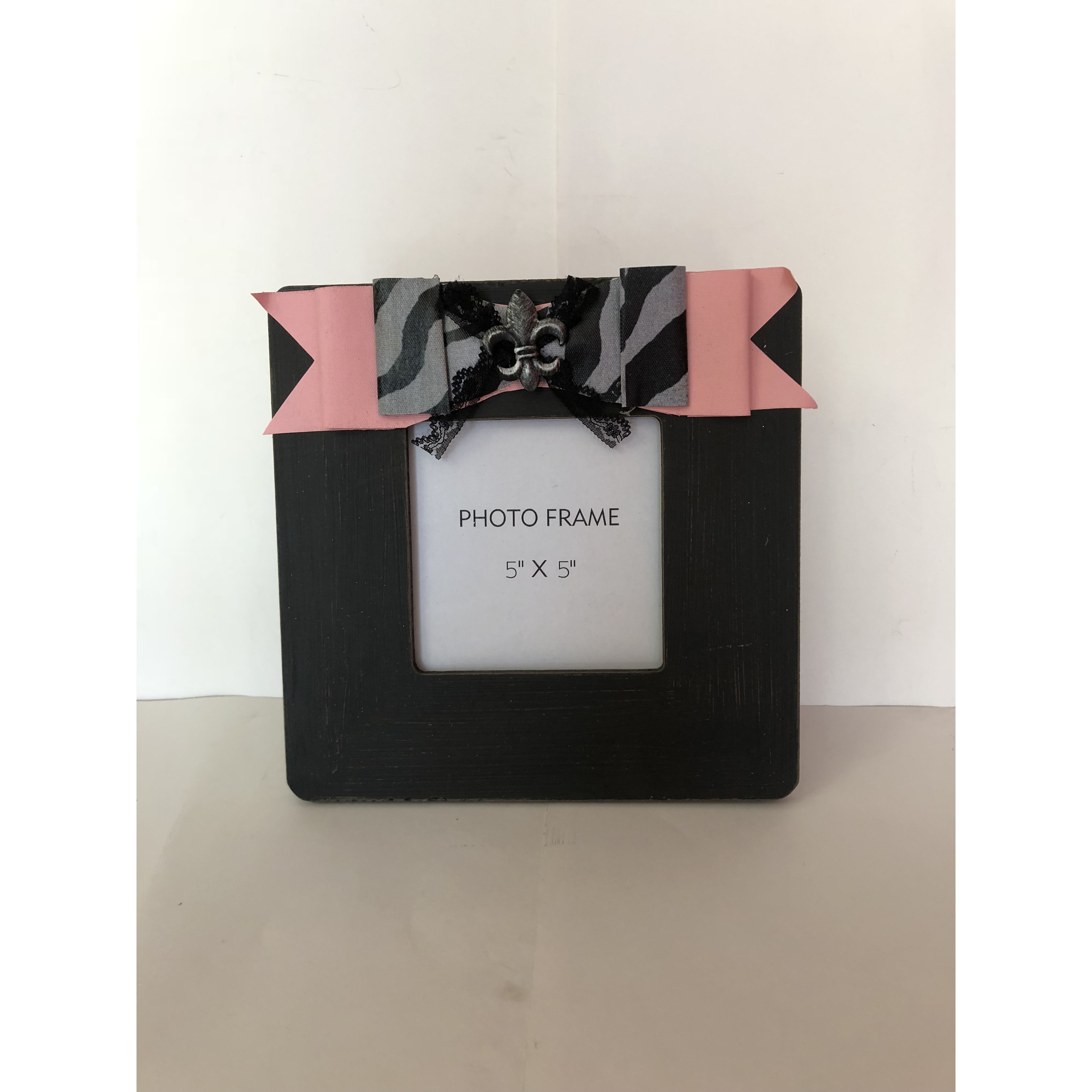 MDF FRAME-BLACK/PINK