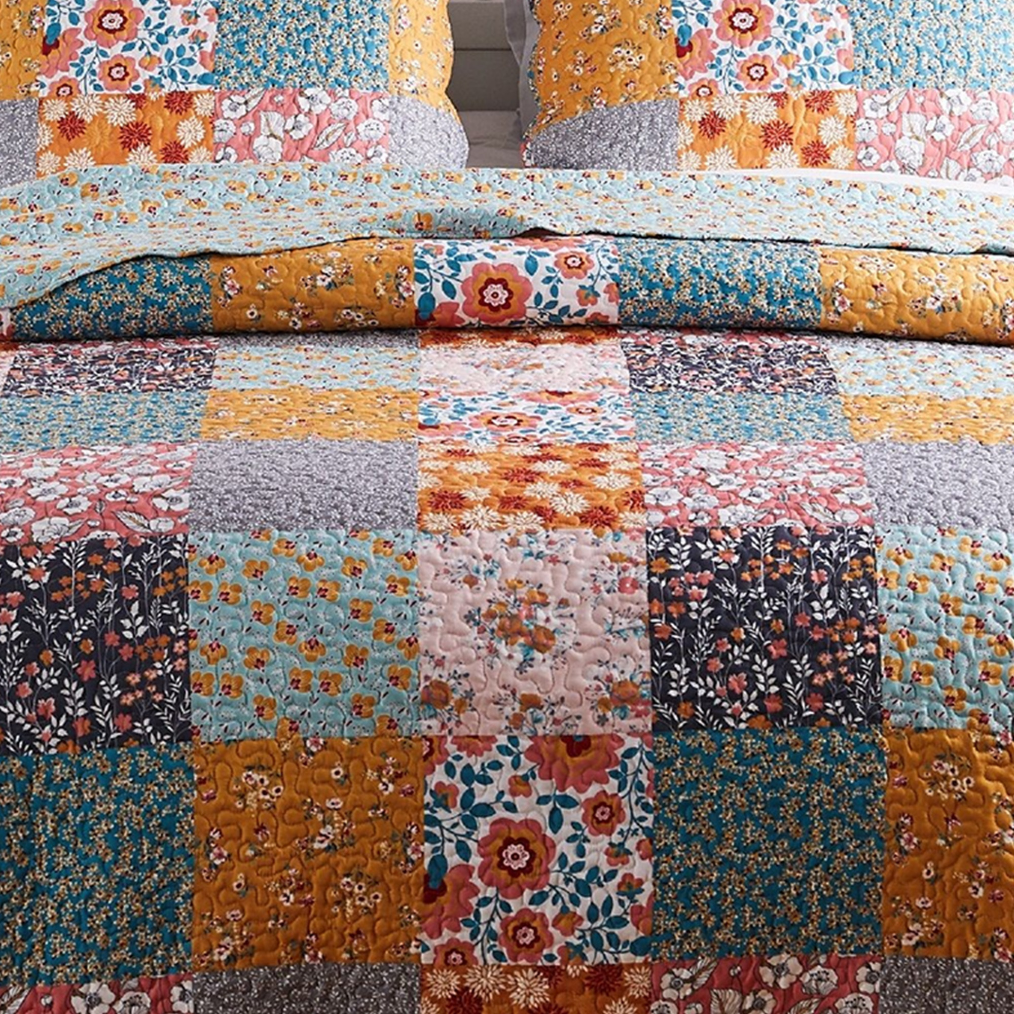 2 Piece Twin Quilt Set with Floral Print, Multicolor