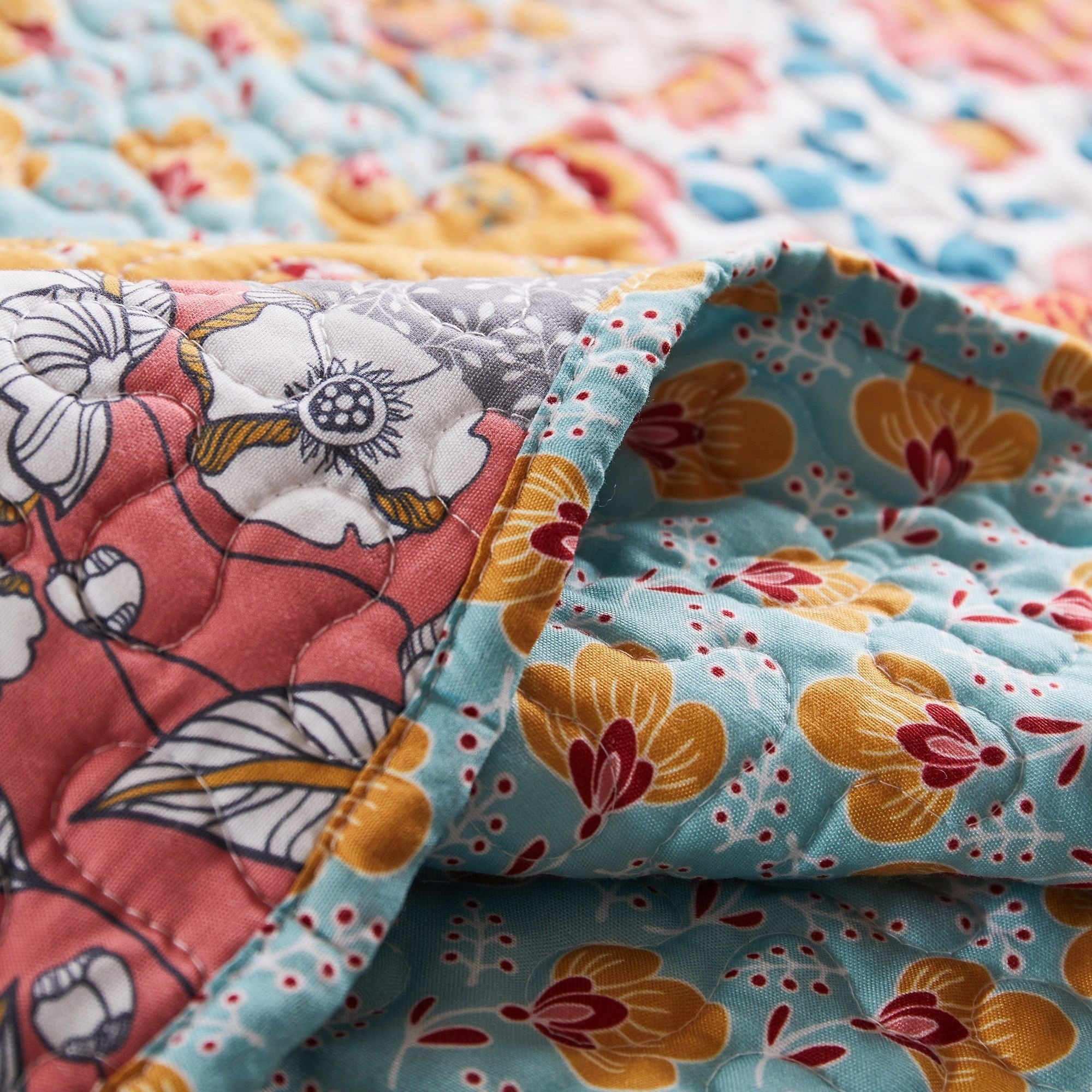 2 Piece Twin Quilt Set with Floral Print, Multicolor