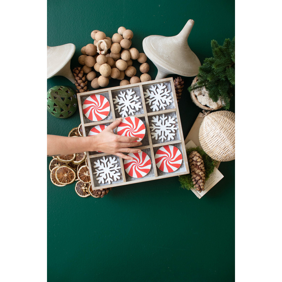 HOLIDAY WOODEN TIC TAC TOE