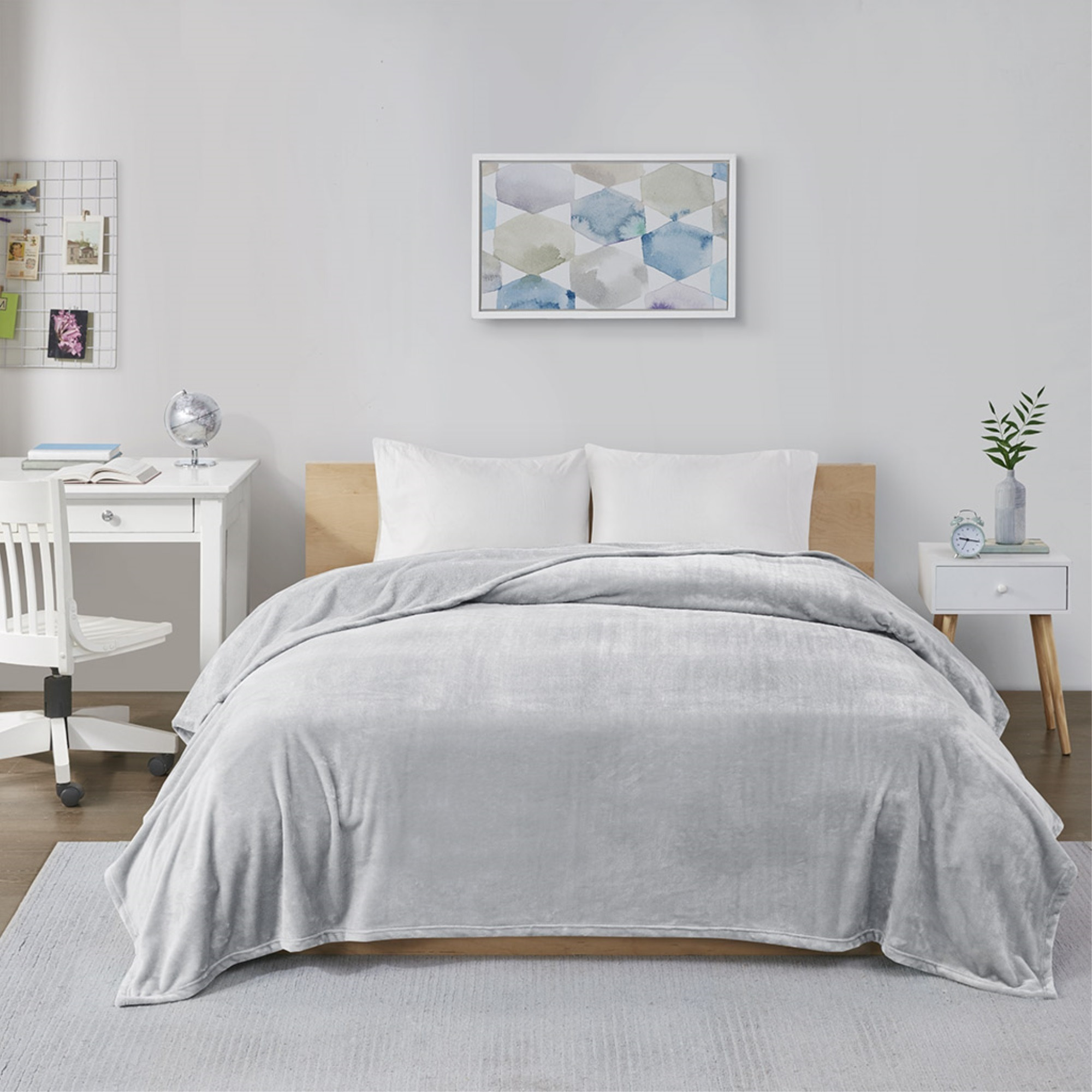 Ergode Oversized Blanket - Vibrant Color, Lightweight & Cozy Bedding Collection - OEKO-TEX Certified - Maximum Comfort & Warmth - Perfect for All Seasons - Fluff Up for Luxurious Quality