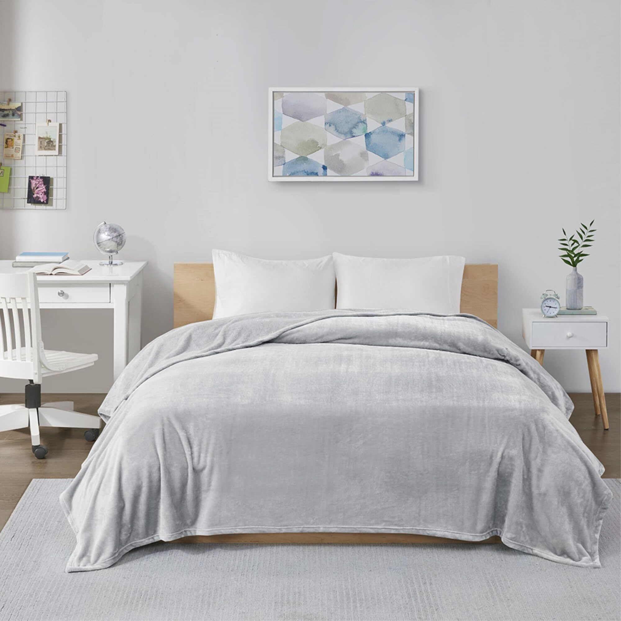 Ergode Oversized Blanket - Vibrant Color, Lightweight & Cozy Bedding Collection - OEKO-TEX Certified - Maximum Comfort & Warmth - Perfect for All Seasons - Fluff Up for Luxurious Quality
