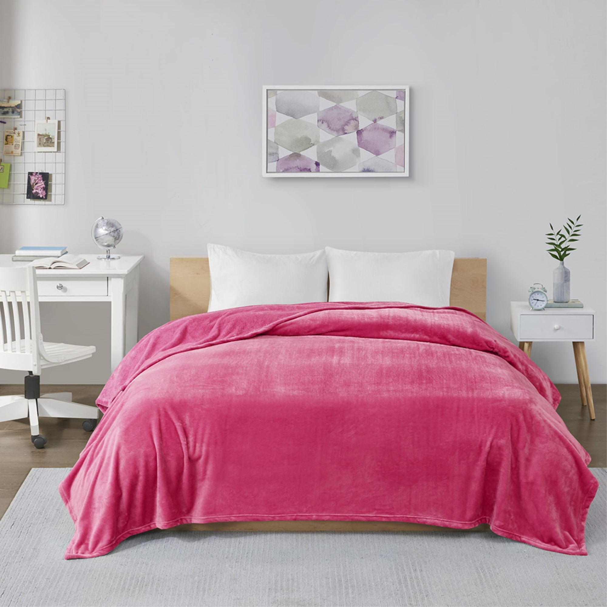 Ergode Oversized Plush Blanket - Cozy & Vibrant Bed Decor - Lightweight & Warm - OEKO-TEX Certified - All-Season Comfort - Fluffy & Wrinkle-Free