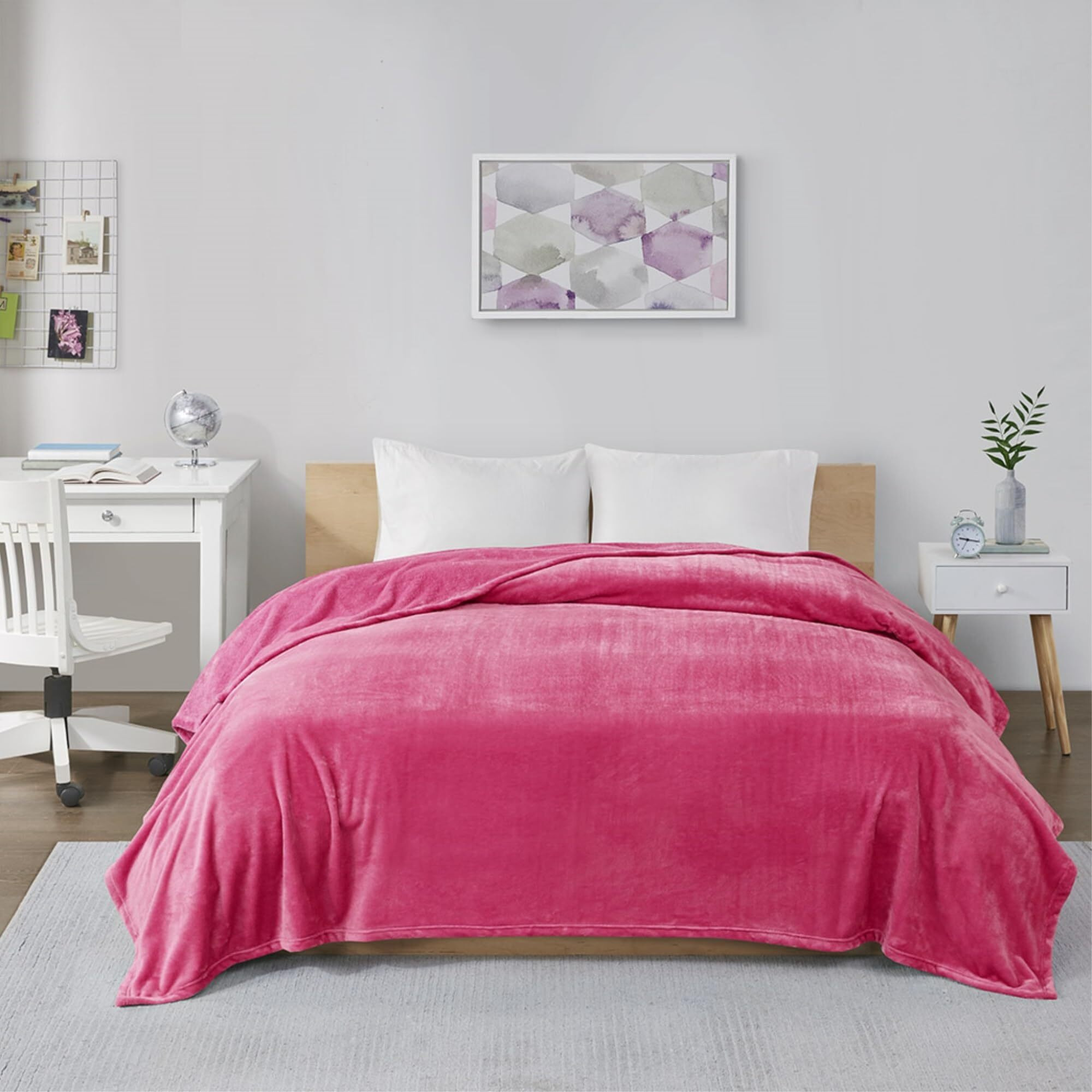Ergode Oversized Plush Blanket - Cozy & Vibrant Bed Decor - Lightweight & Warm - OEKO-TEX Certified - All-Season Comfort - Fluffy & Wrinkle-Free