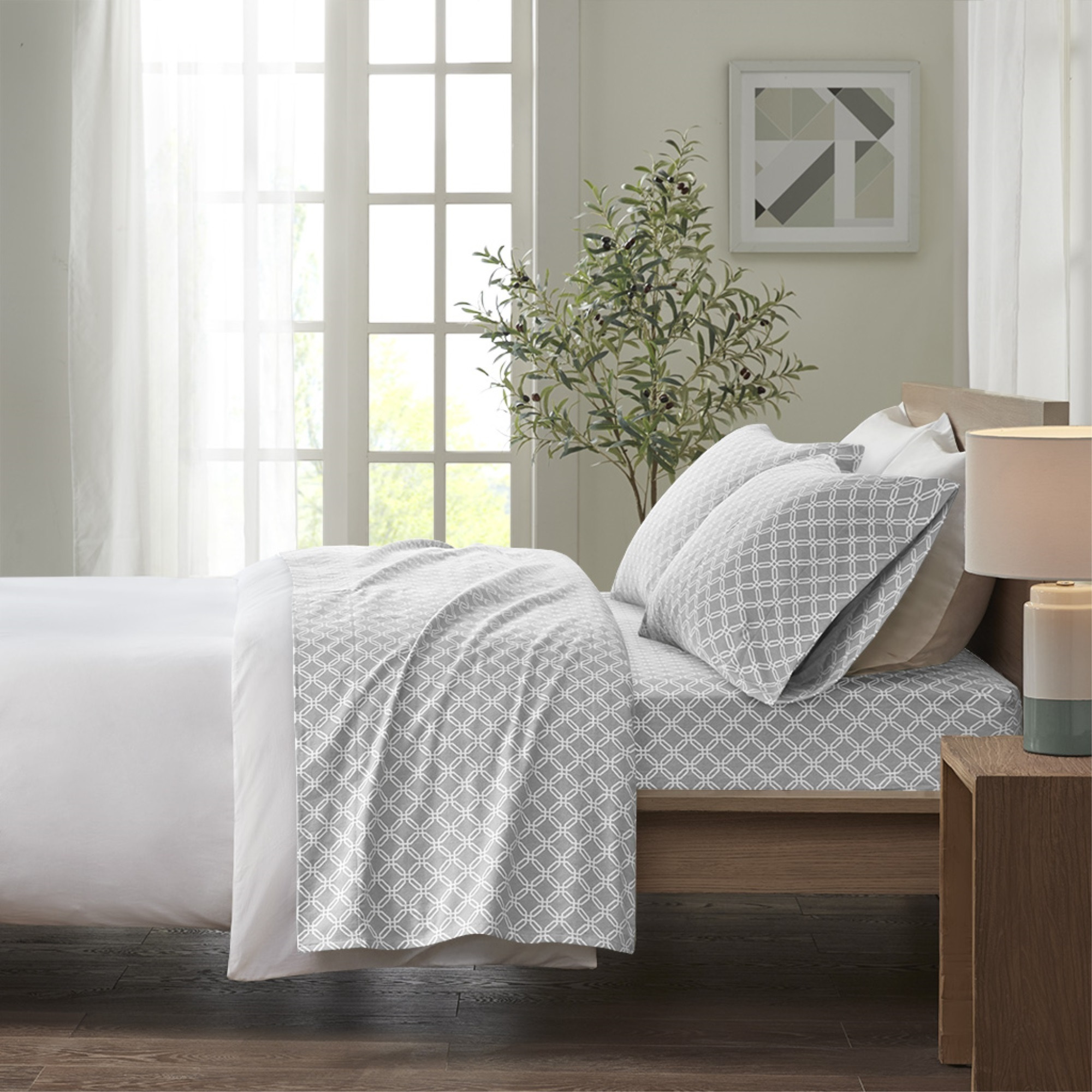Cozy Cotton Flannel Sheet Set - Soft & Warm Bedding with Stylish Prints - OEKO-TEX Certified - Machine Washable - Includes Flat Sheet, Fitted Sheet, and Pillowcases - Perfect for Chilly Winter Nights.