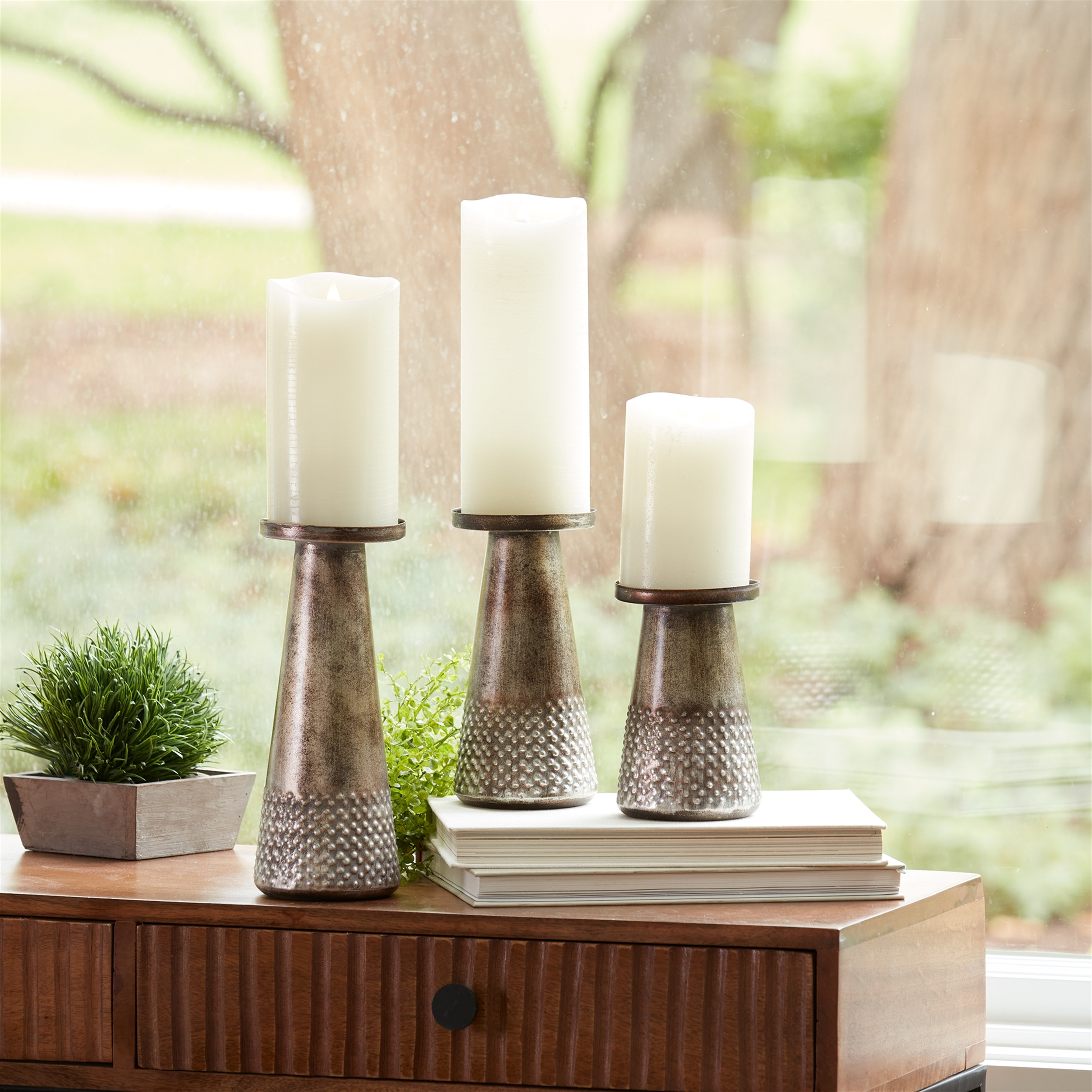 Tapered Metal Candle Holder (Set of 3)