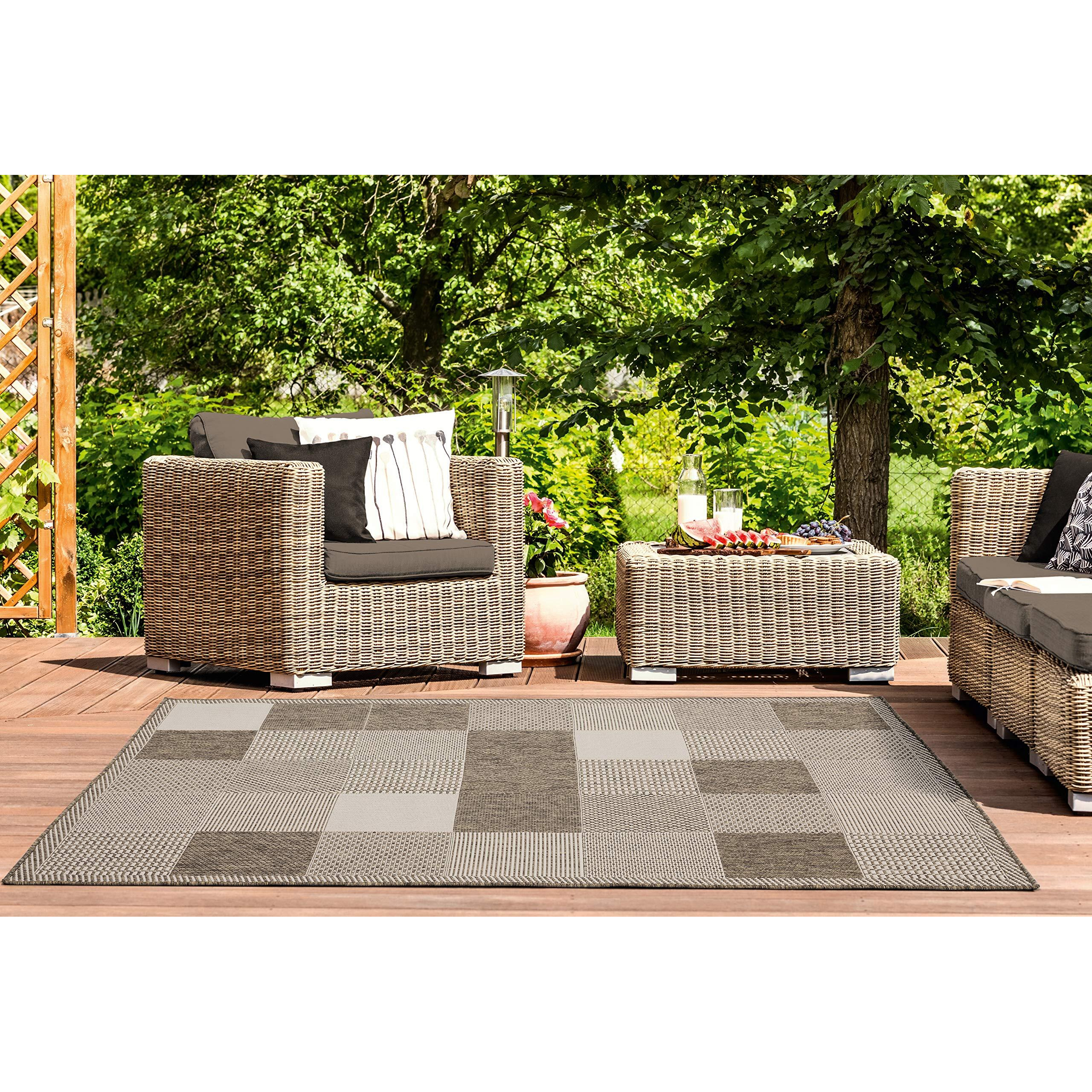 United Weavers of America 3900 10750 69 5 ft. 3 in. x 7 ft. 6 in. Augusta Grand Anse Brown Rectangle Area Rug