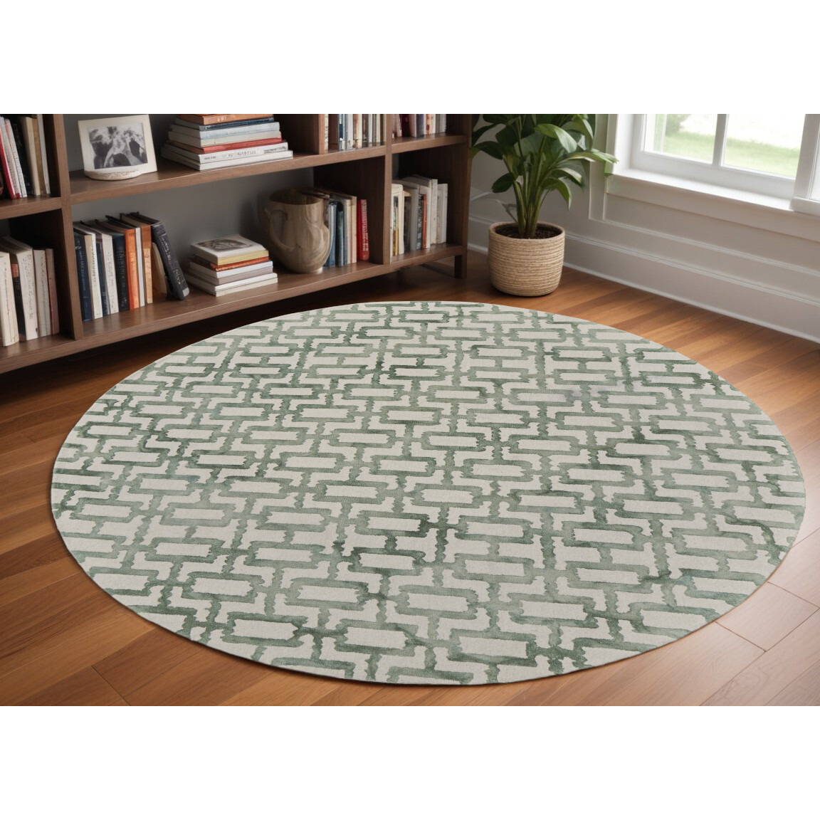 10' Ivory and Green Round Trellis Hand Tufted Area Rug
