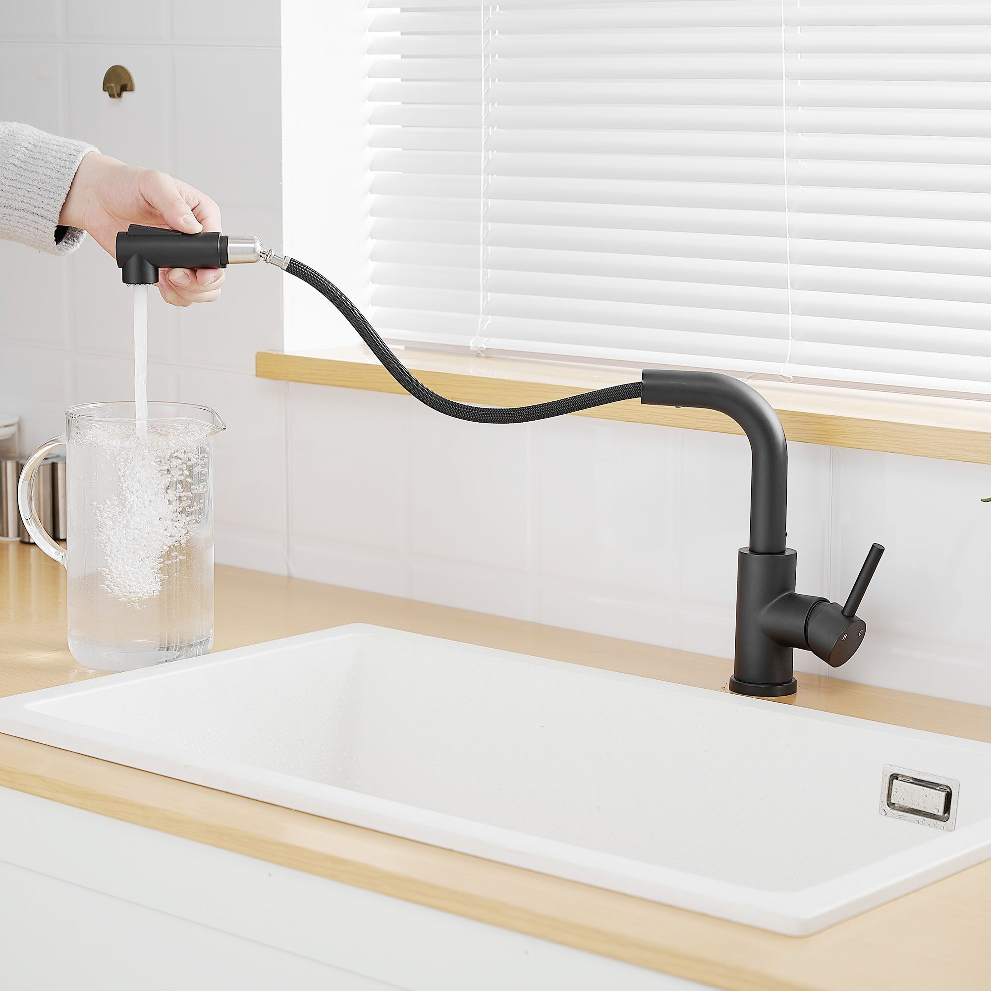 Single Handle Pull Out Kitchen Faucet