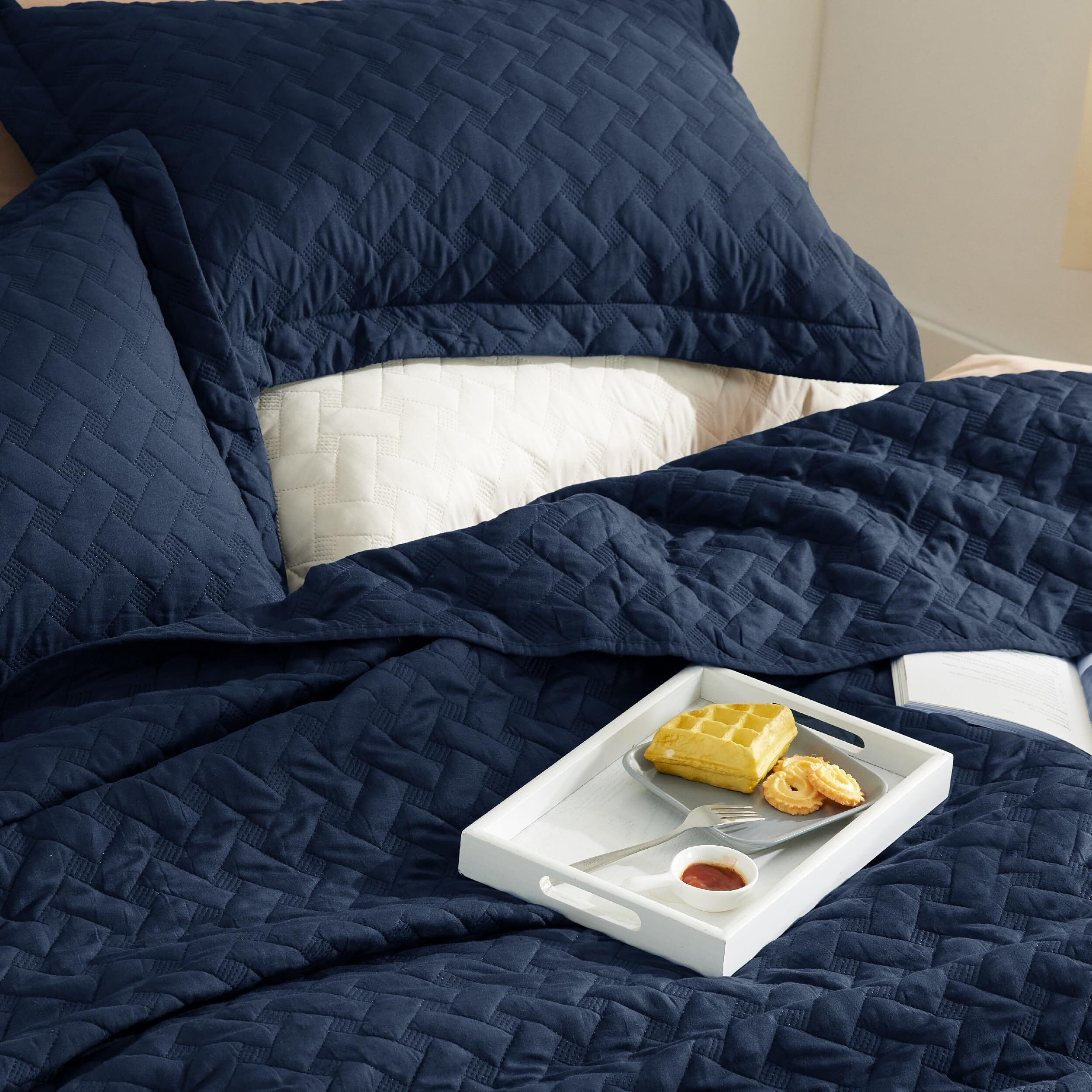 Bedsure Quilts King Size - Lightweight Bedspreads King Size With Basket Weave Pattern, Soft Quilt Bedding Set, Navy Comforter Set Coverlet For All Seasons With 2 Pillow Shams