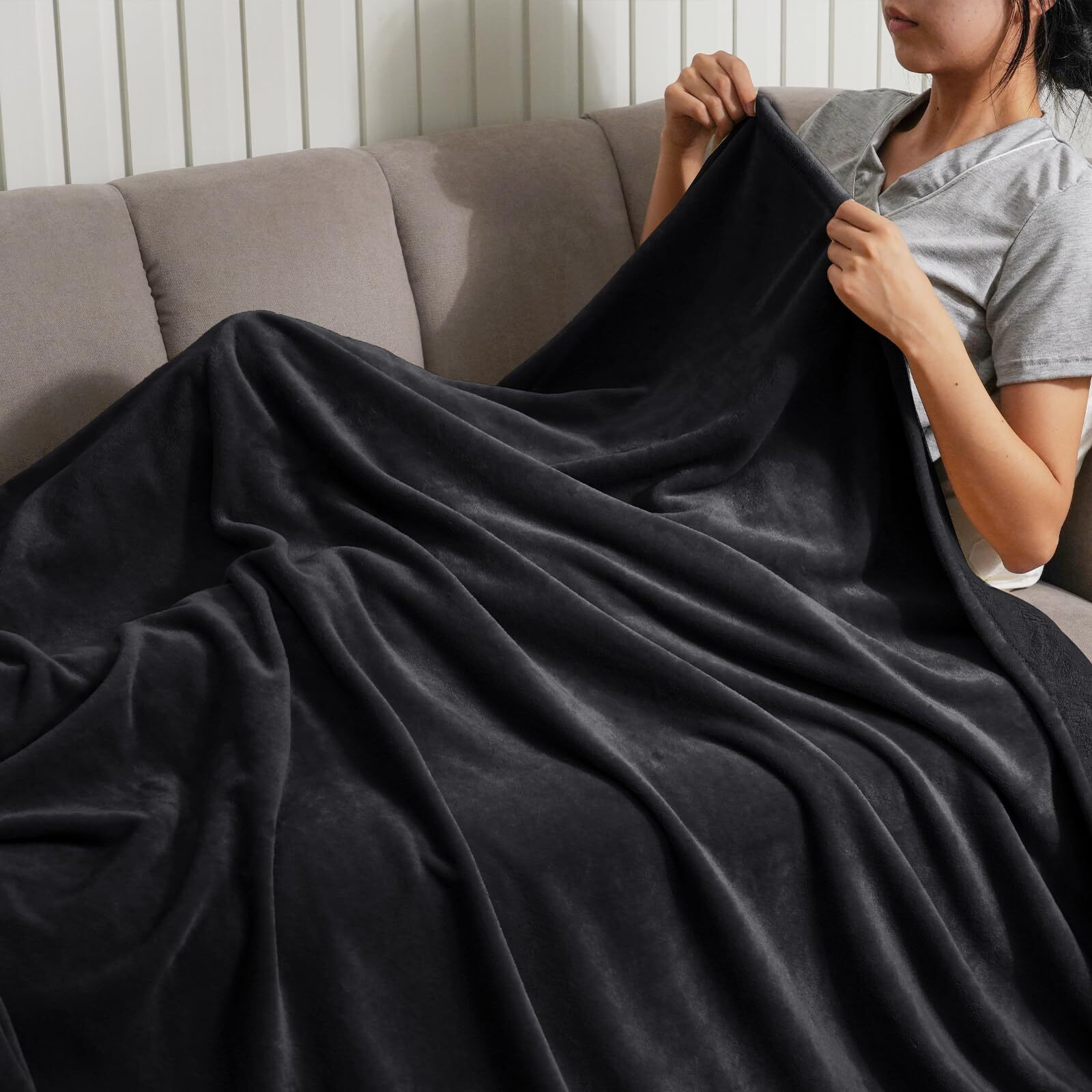 Phf Ultra Soft Fleece Throw Blanket, No Shed No Pilling Luxury Plush Cozy 300Gsm Lightweight Blanket For Bed, Couch, Chair, Sofa Suitable For All Season, 50 "" X 60 "", Black