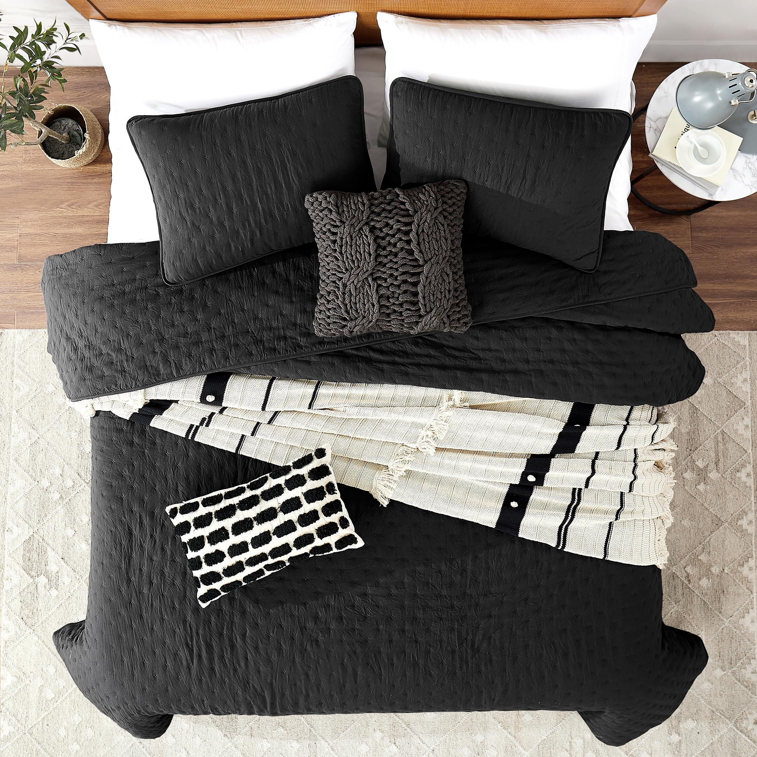 Roaringwild Black Queen Size Quilt Bedding Sets With Pillow Shams, Lightweight Soft Bedspread Coverlet, Quilted Blanket Thin Comforter Bed Cover, All Season, 3 Pieces, 90X90 Inches