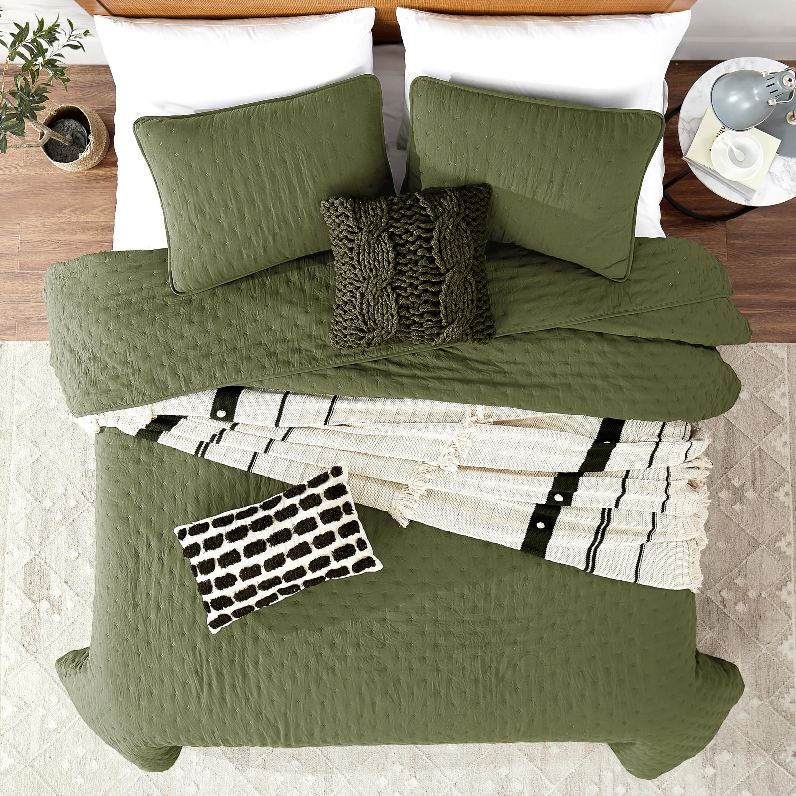 Roaringwild Green Twin Size Quilt Bedding Sets With Pillow Sham, Olive Lightweight Soft Bedspread Coverlet, Sage Quilted Blanket Thin Comforter Bed Cover, All Season, 2 Pieces, 68X90 Inches