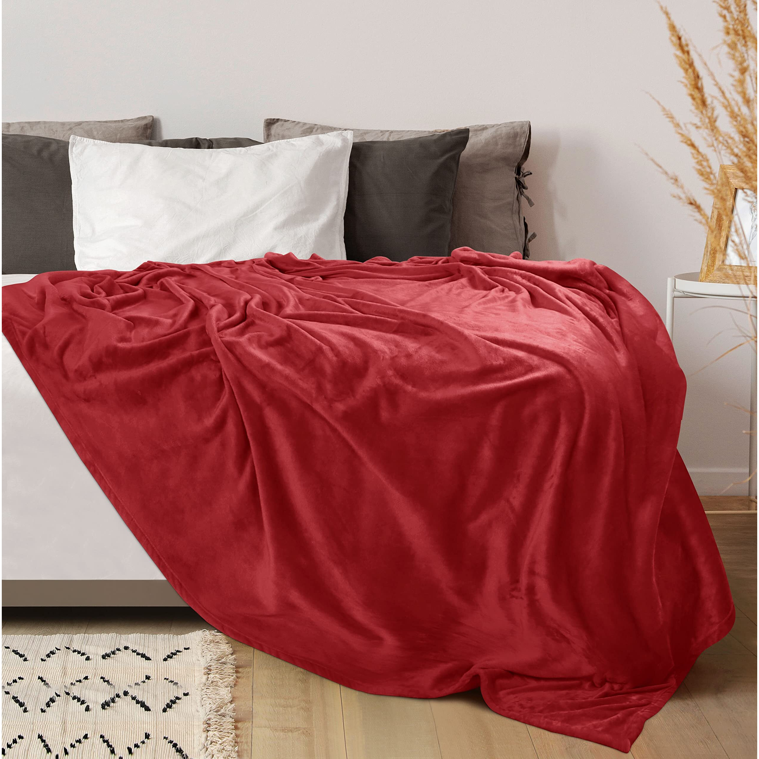 Utopia Bedding Fleece Blanket King Size Burgundy 300Gsm Luxury Bed Blanket Anti-Static Fuzzy Soft Blanket Microfiber (90X102 Inches)