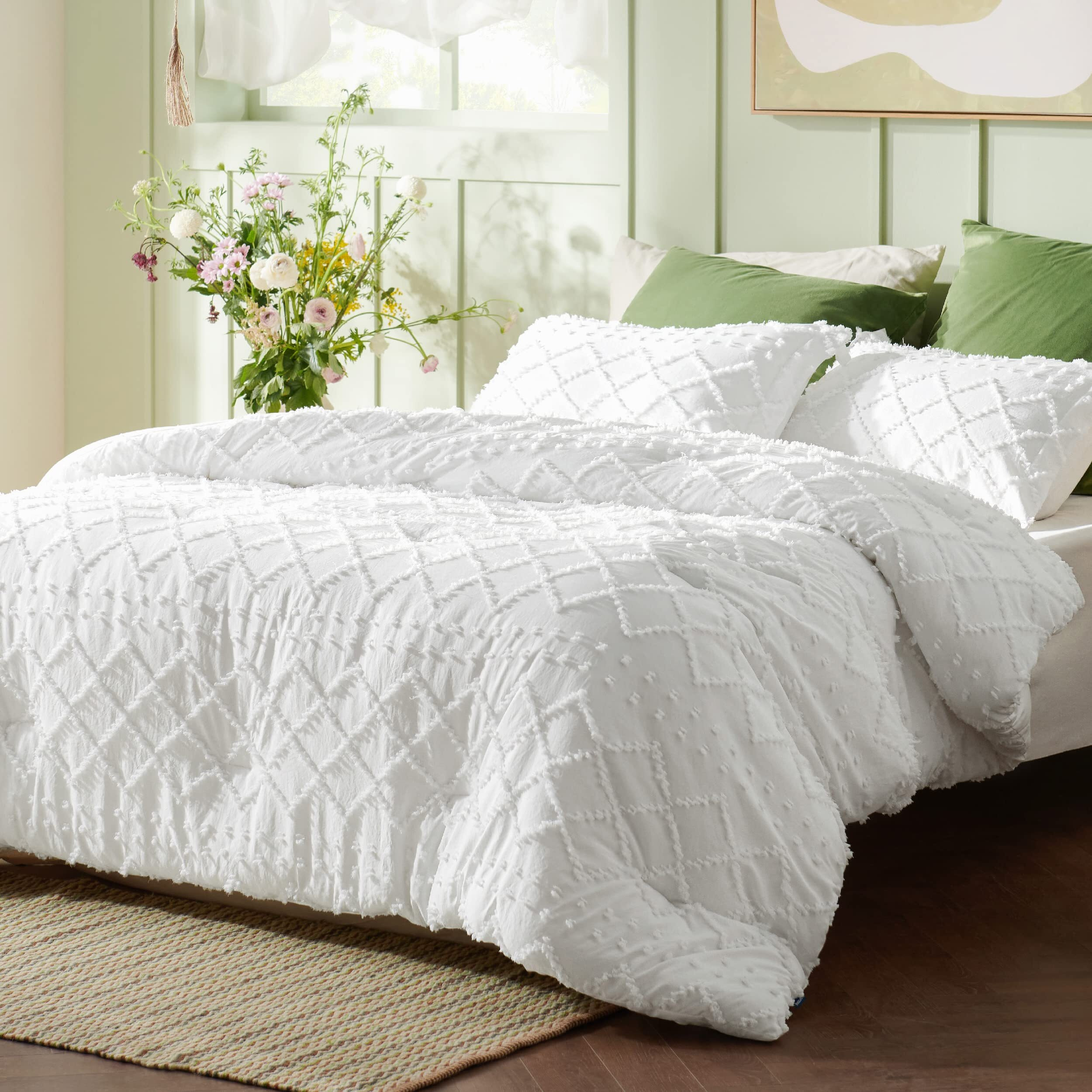 Bedsure Full Comforter Set - White Comforter, Boho Tufted Shabby Chic Bedding, 3 Pieces Vintage Farmhouse Bed Set For All Seasons, Fluffy Soft Bedding With 2 Pillow Shams
