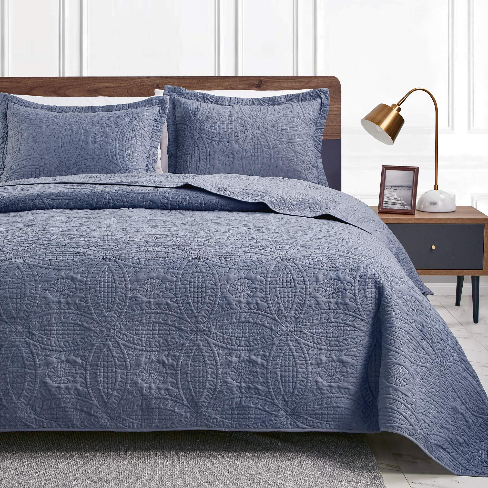 Love 's Cabin King Size Quilt Set Blue Bedspreads - Soft Bed Summer Quilt Lightweight Bedspread Comforter - Modern Style Coin Pattern Coverlet For All Season - 3 Piece (1 Quilt, 2 Pillow Shams)