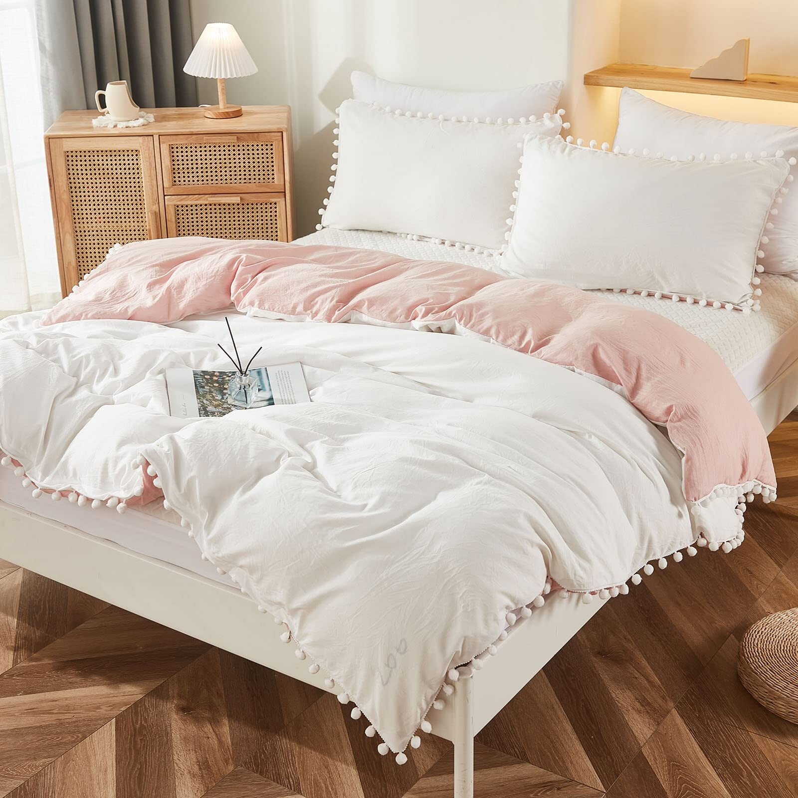 Bedbay Pink Queen Comforter Set Pink Bedding Ultra Soft Breathable 3 Pcs Fluffy Comforter Bed Set For All Season White And Pink Reversible Aesthetic Bedding Set Christams Decor(Pink,Queen)