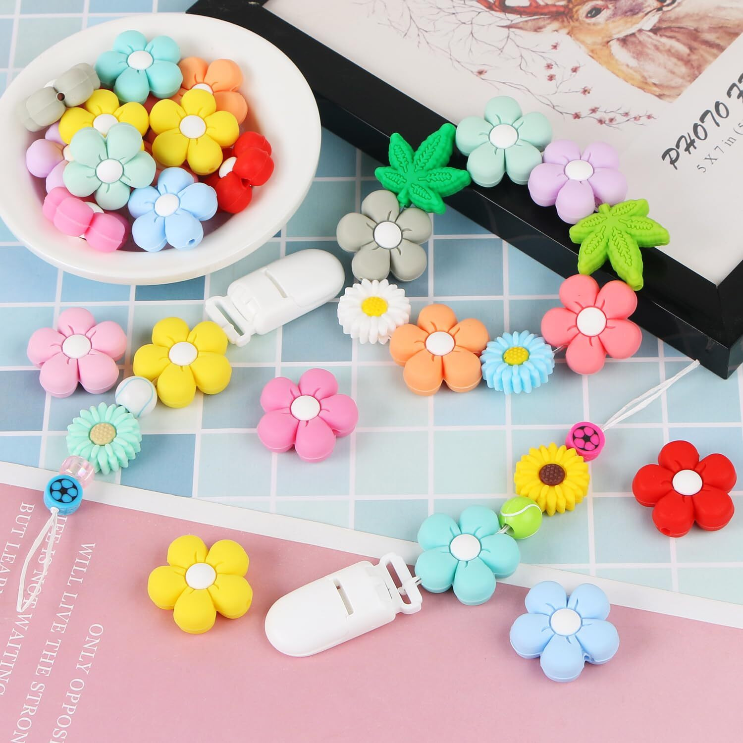 12 Pcs Flower Silicone Beads, Evermarket Colorful Silicone Focal Beads For Pens, Cute Daisy Flowers Silicone Beads Bulk, Rubber Loose Beads For Keychain Making Crafts Necklace Bracelet Lanyard