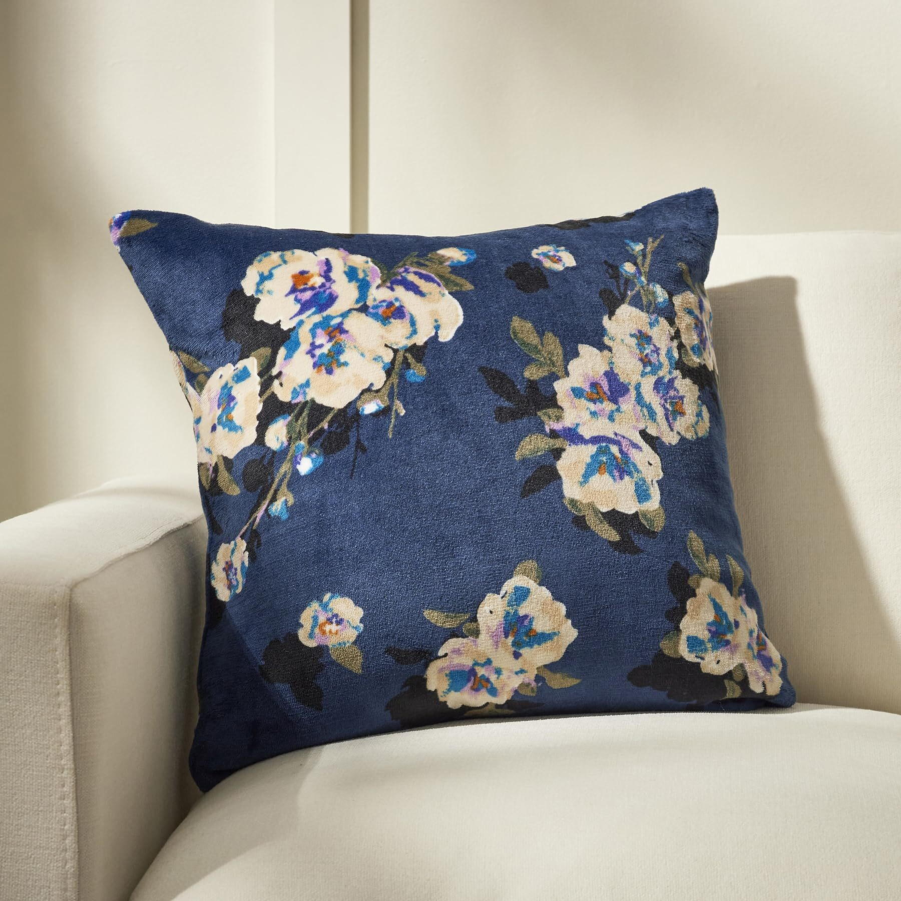 Vera Bradley Decorative Throw Pillow With Removeable Hypoallergenic Insert D  Cor, One Size, Blooms And Branches Navy