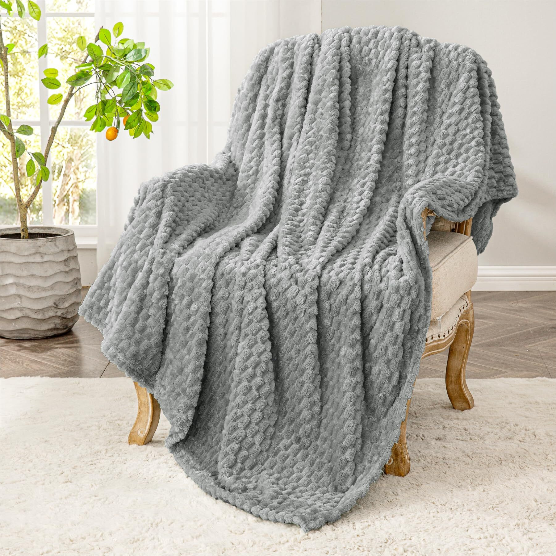 Bedelite Fleece Blanket, Large Queen Blanket For Bed, 3D Jacquard Decorative Grey Fuzzy Blanket, Soft And Cozy Warm Plush Fluffy Blanket All Seasons Suitable, 90X90Inches