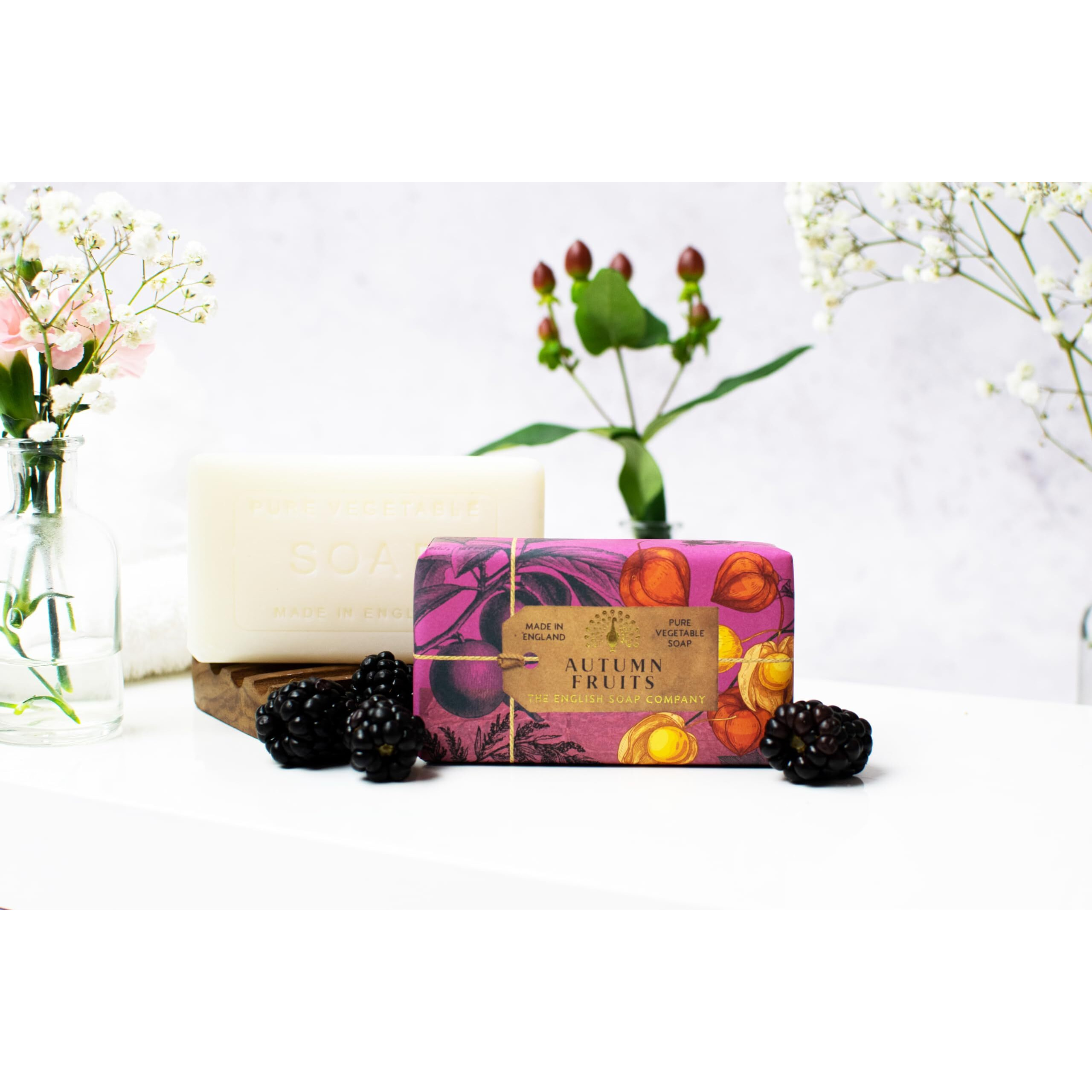 The English Soap Company Anniversary Wrapped Soap Bar, Luxury Fruit Shea Butter Soap Bar, Moisturising Soap Bar For Face And Body, Autumn Fruits Scent 190G