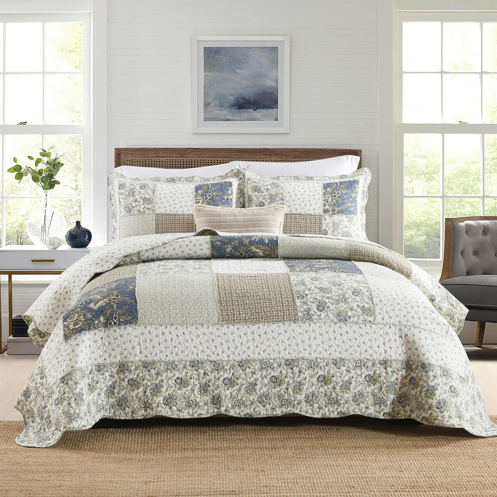 Yvooxny Quilt Set Queen Size Reversible Country Farmhouse Floral Real Patchwork Quilted Bedspread 3-Piece Quilt Set With Pillowcases With Ruffles For All Seasons, 90 X 98 Inches